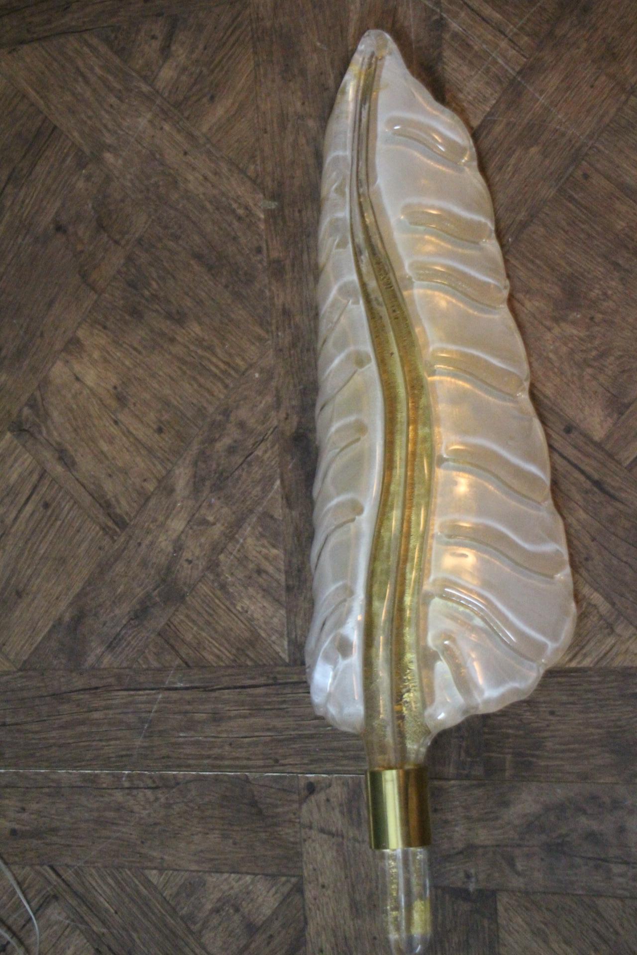 Pair of White and Golden Murano Glass Sconces, Leaf Shape Wall Lights For Sale 6