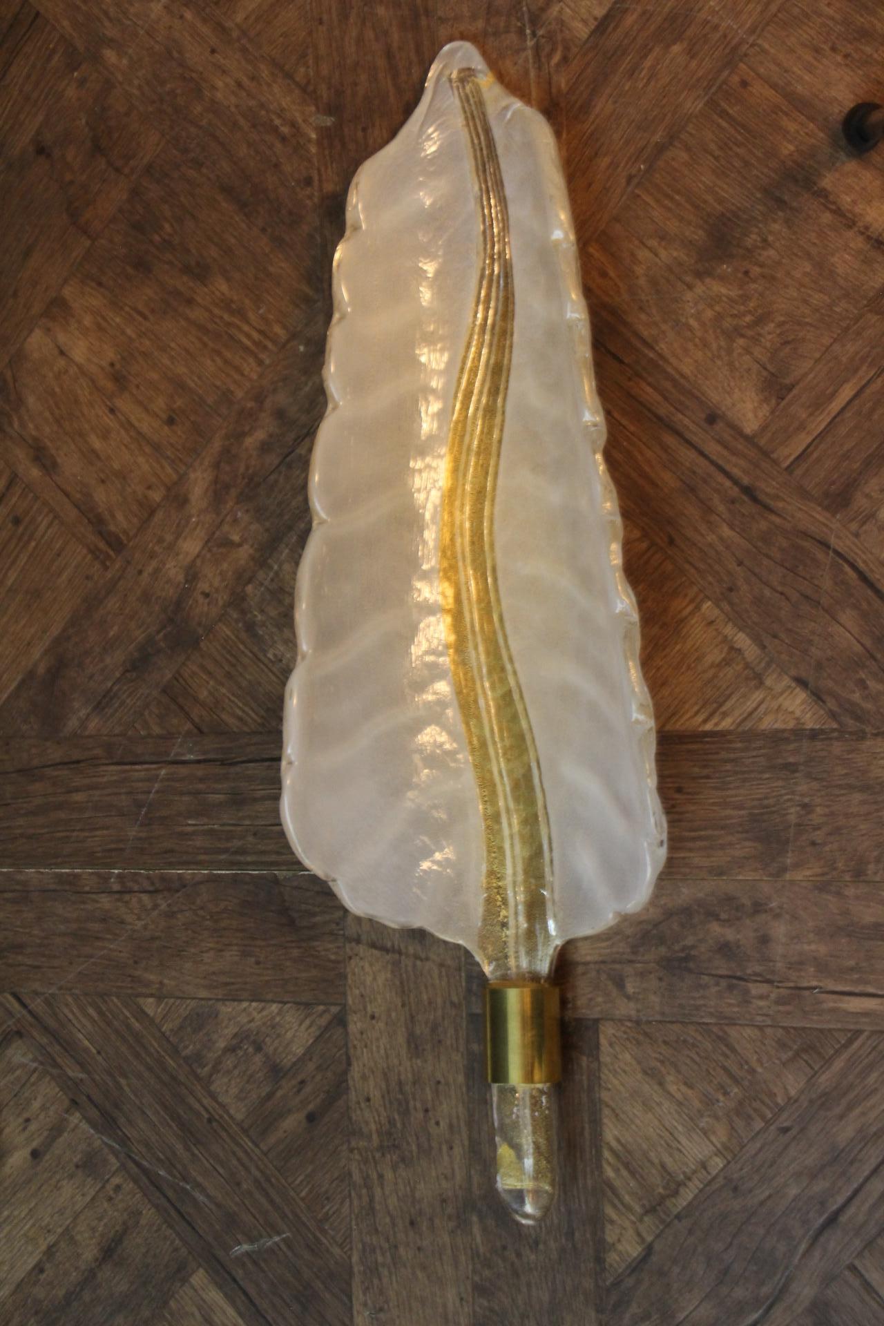 Pair of White and Golden Murano Glass Sconces, Leaf Shape Wall Lights For Sale 7