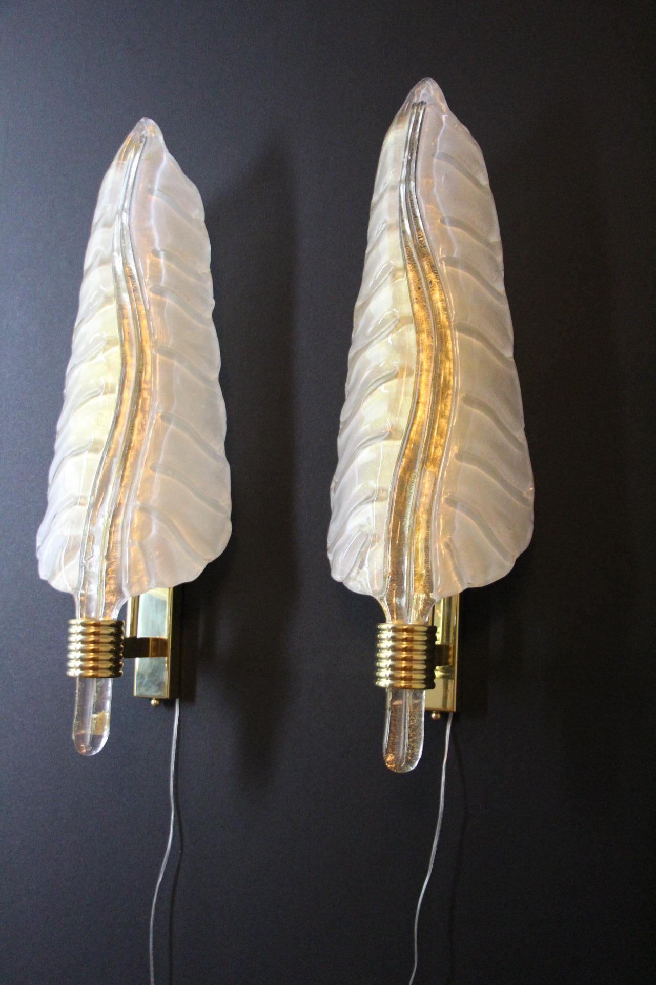 Pair of White and Golden Murano Glass Sconces, Leaf Shape Wall Lights For Sale 8