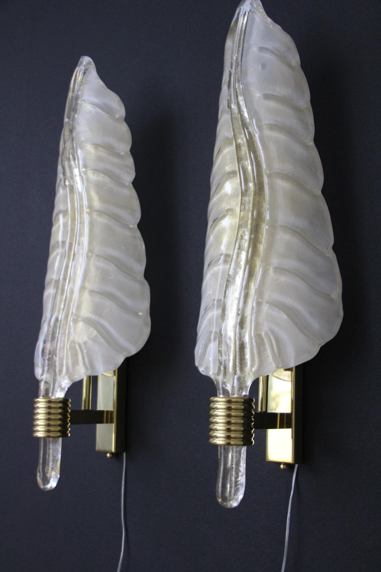 Pair of White and Golden Murano Glass Sconces, Leaf Shape Wall Lights For Sale 10