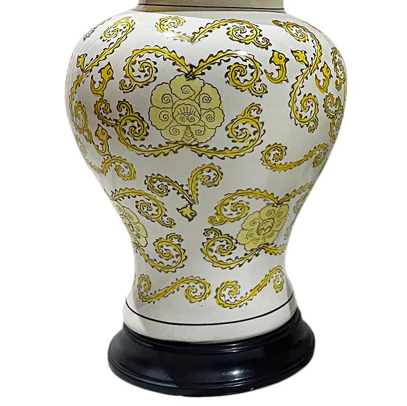 Italian Pair of White and Yellow Porcelain Lamps For Sale