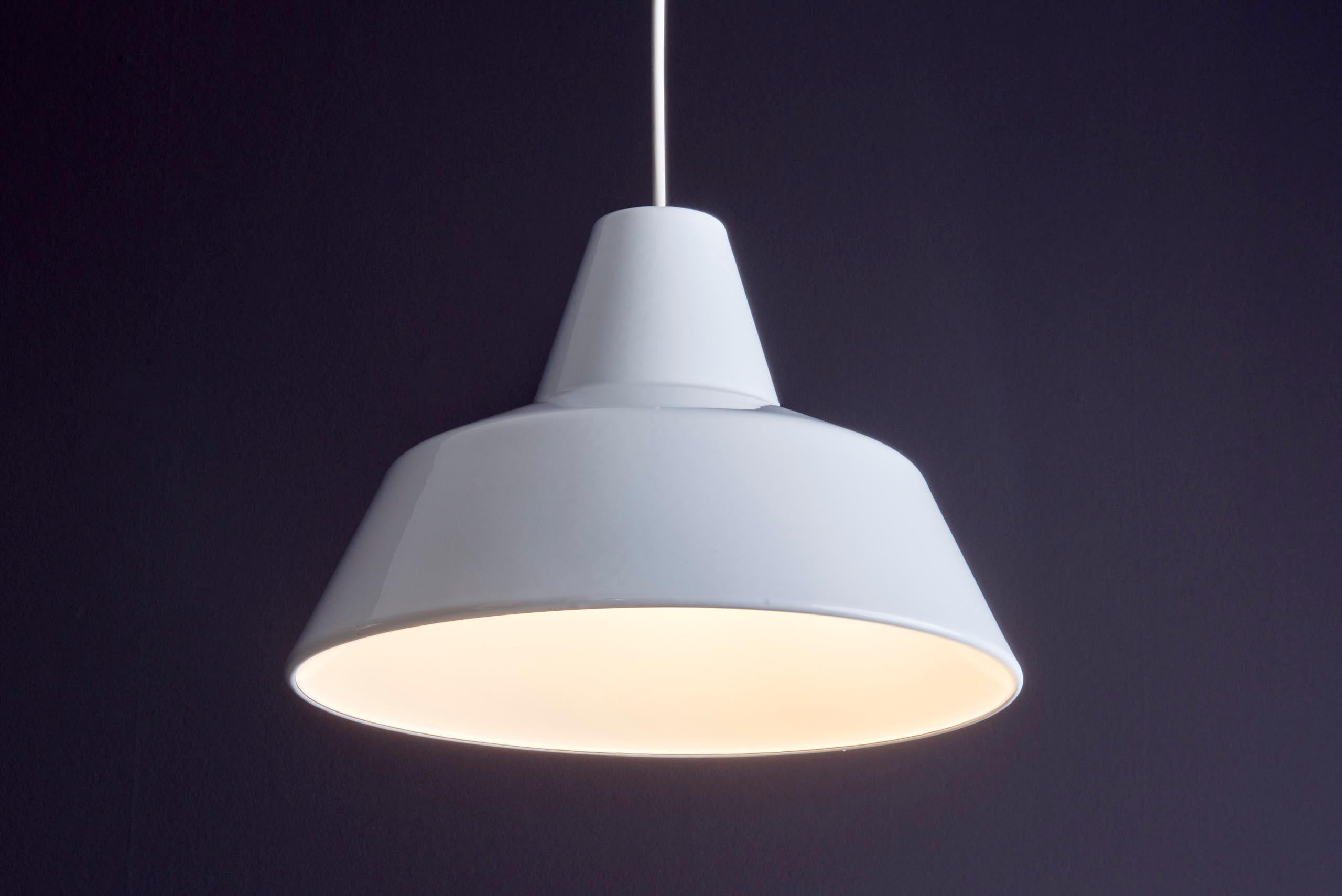 Pair of White Arbejdspendel for Louis Poulsen In Good Condition For Sale In Berlin, DE