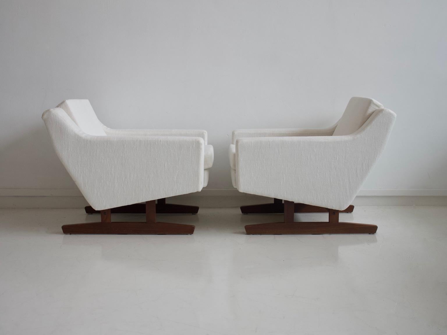 Scandinavian Modern Pair of White Armchairs with Teak Legs
