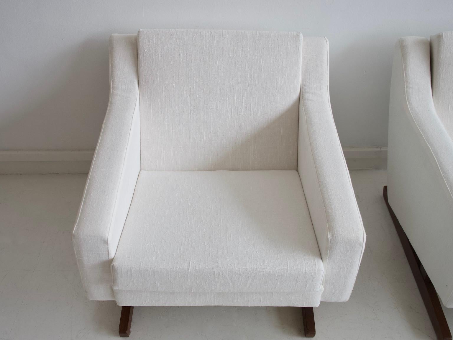 20th Century Pair of White Armchairs with Teak Legs