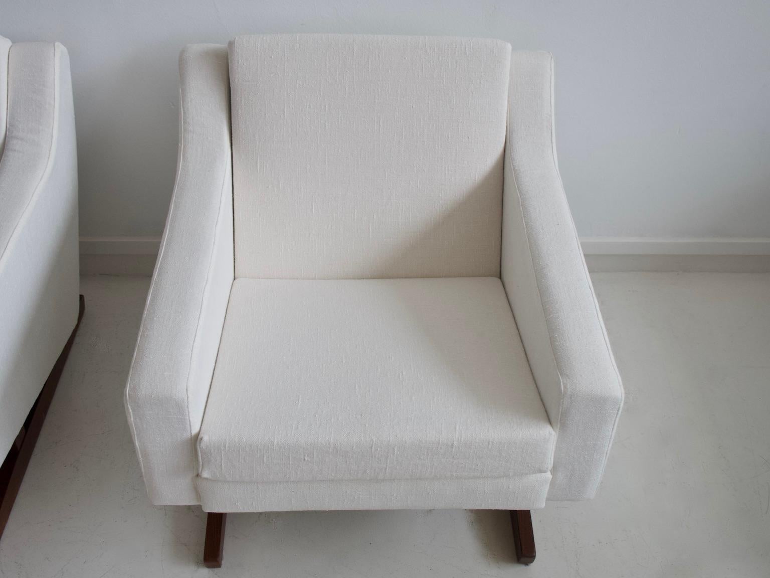 Fabric Pair of White Armchairs with Teak Legs