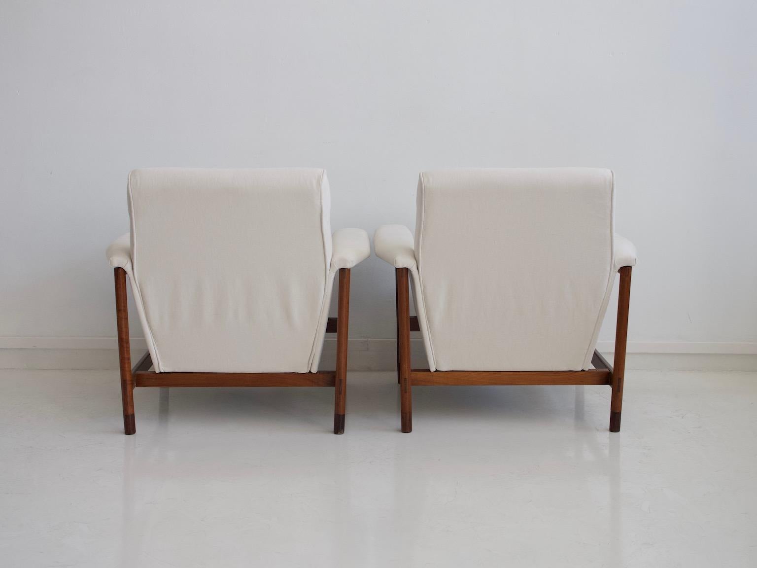 Pair of White Armchairs with Wooden Frame 3