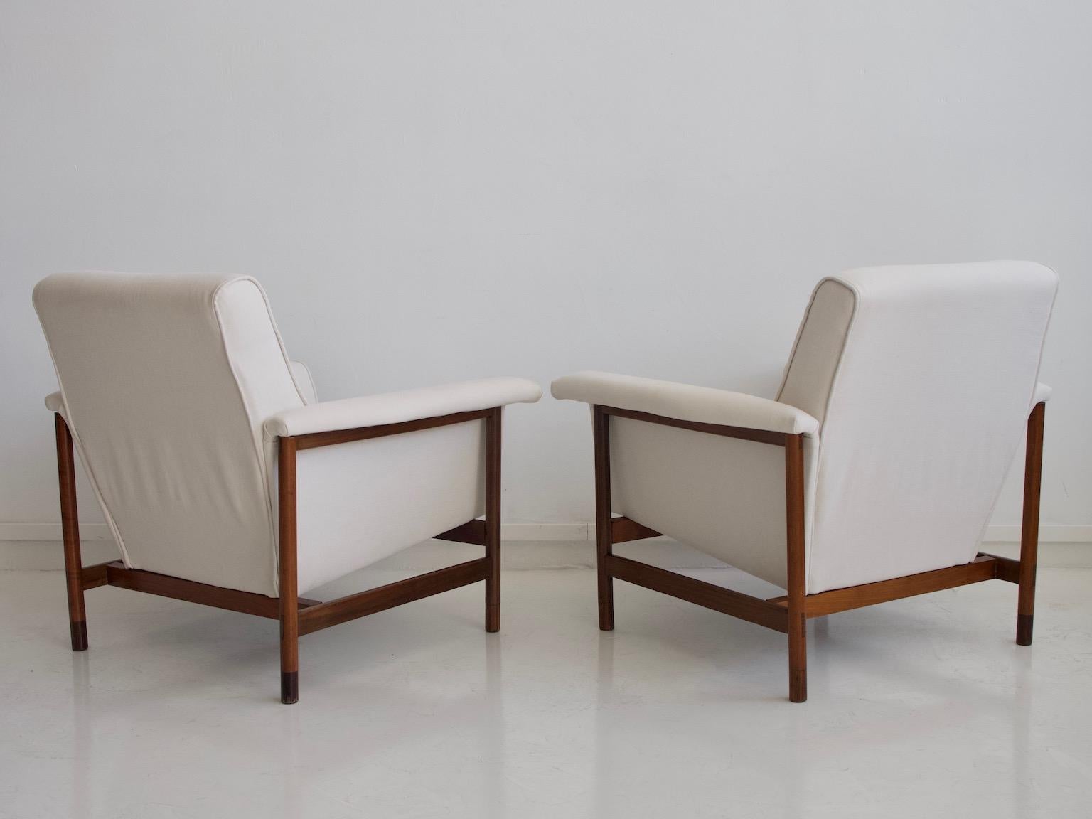 Pair of White Armchairs with Wooden Frame 2