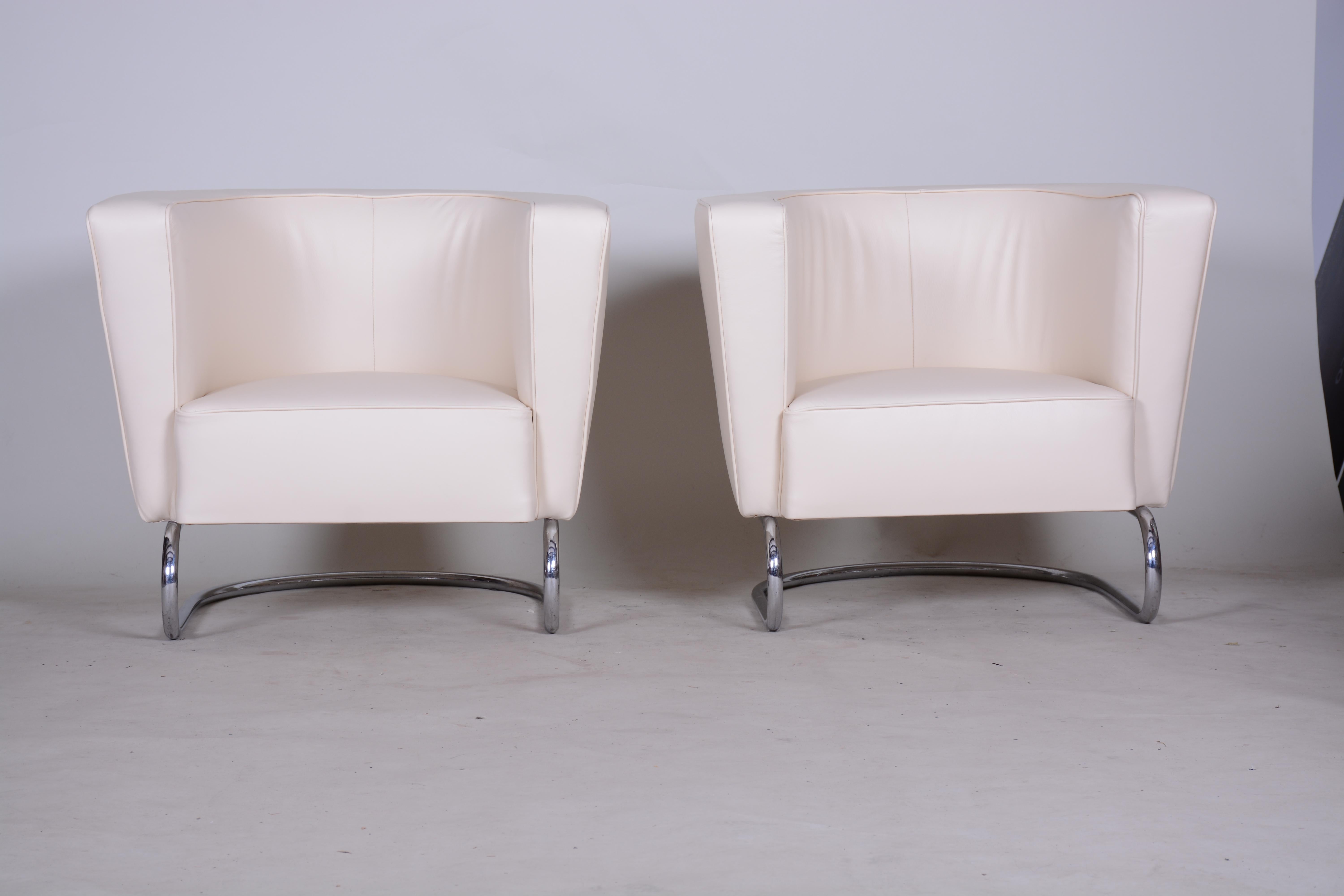 Pair of Art Deco armchairs.
United Arts & Crafts manufacture. Designed by Jindrich Halabala.
Material: Chrome-plated steel and High quality leather.  
 