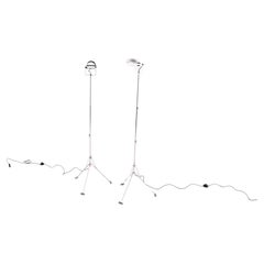 Ein Paar weiße und schwarze Sintesi-Stehlampen von Ernesto Gismondi für Artemide, 70er-Jahre