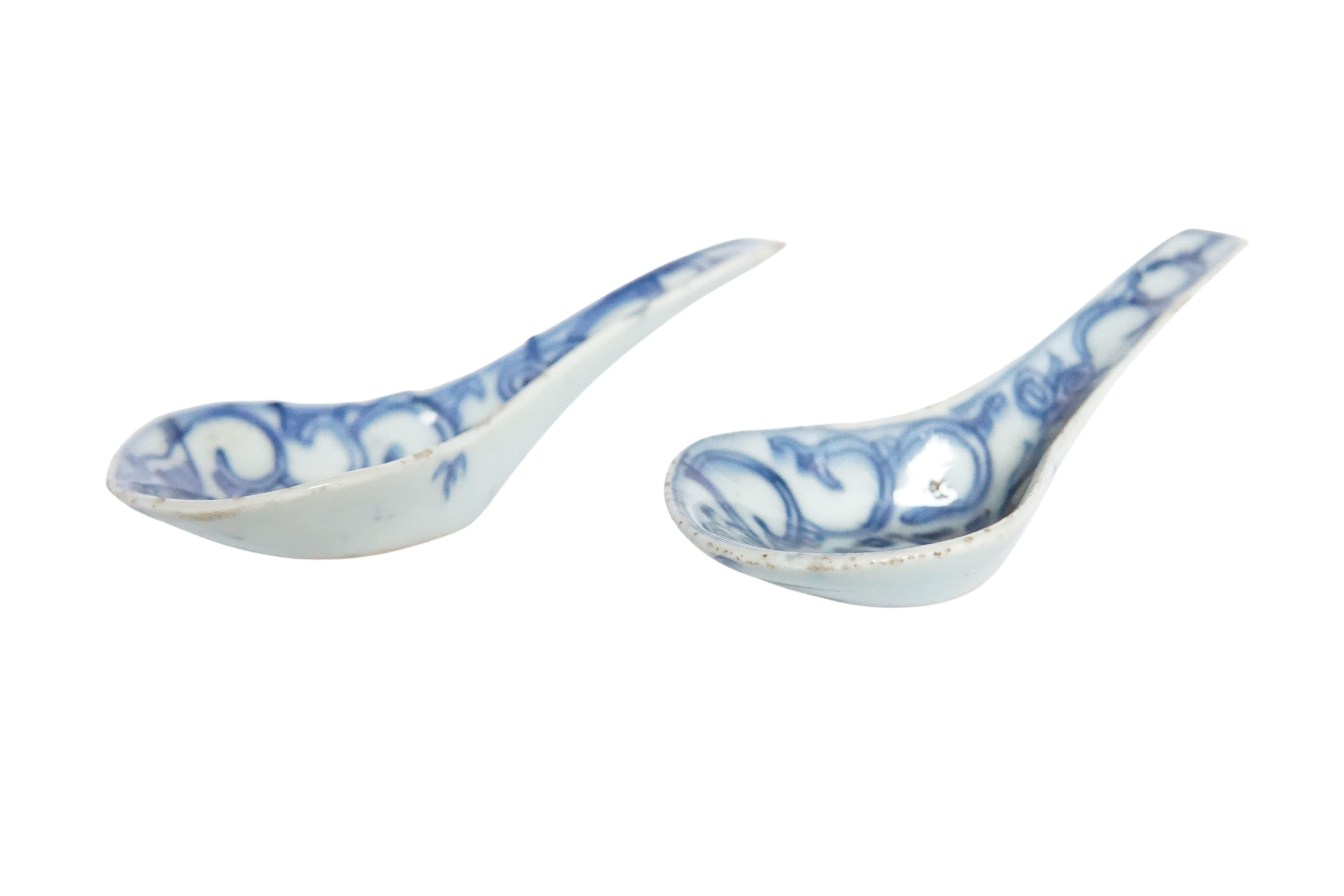 Qing Paire de cuillères en céramique / porcelaine chinoise blanche et bleue, double bonheur en vente