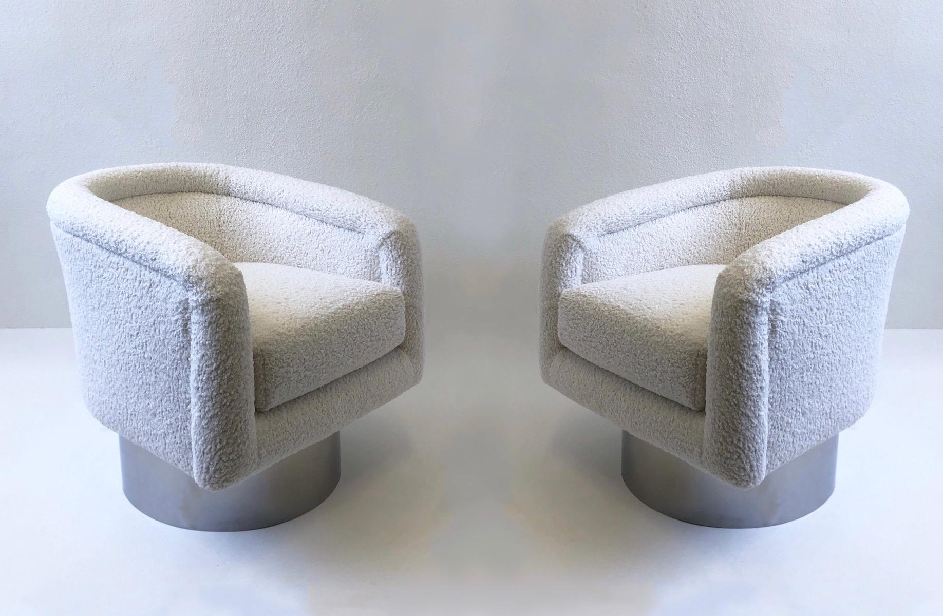 Pair of White Boucle and Chrome Swivel Lounge Chairs by Leon Rosen for Pace 3