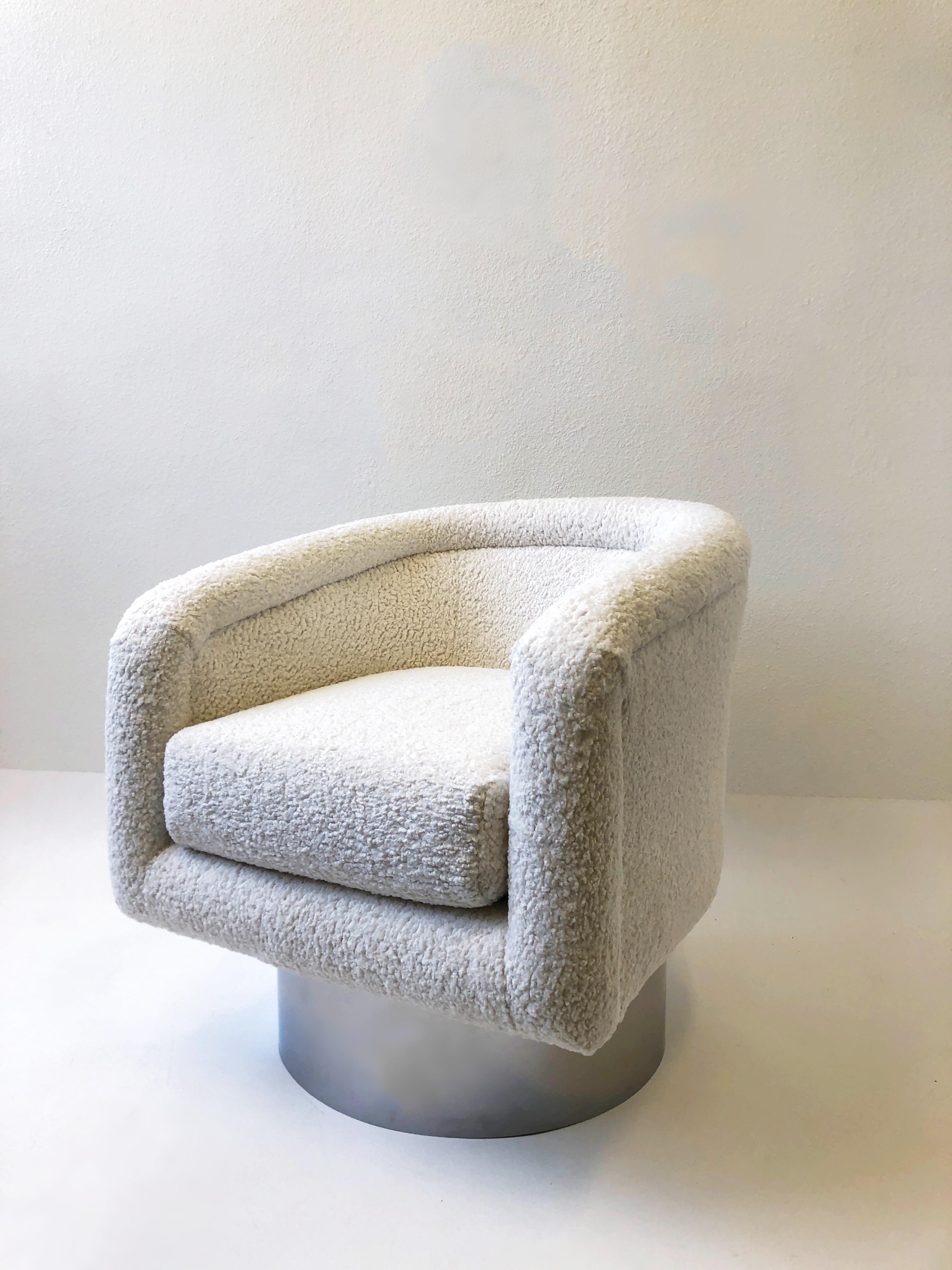 Bouclé Pair of White Boucle and Chrome Swivel Lounge Chairs by Leon Rosen for Pace