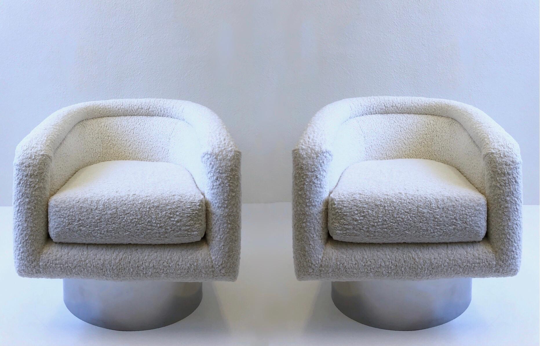 Pair of White Boucle and Chrome Swivel Lounge Chairs by Leon Rosen for Pace 2