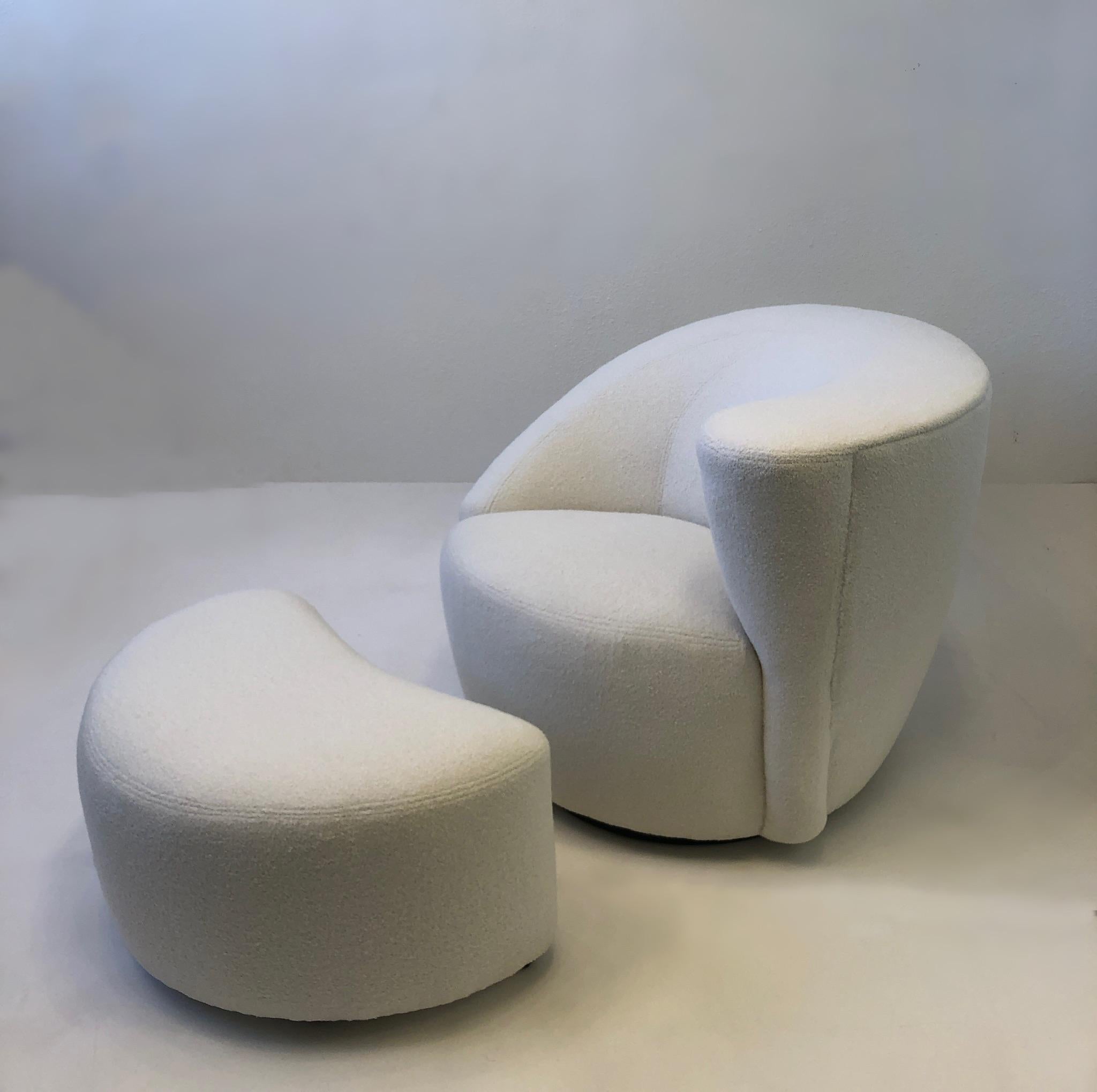 Modern Pair of White Boucle Lounge Chairs and Ottomans by Vladimir Kagan For Sale