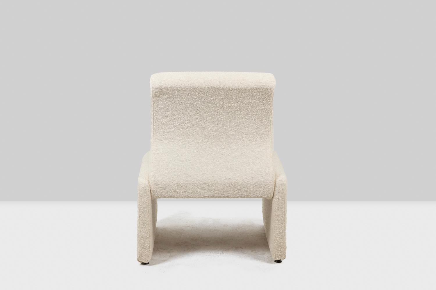 Paar weiße Bouclé-Liegestühle, 1970er Jahre im Angebot 1