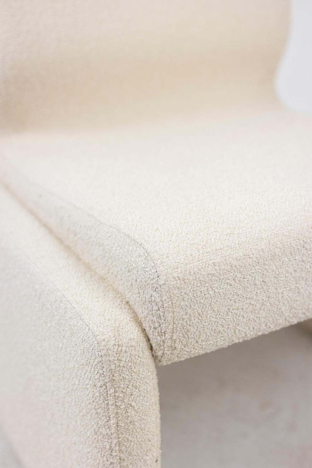 Paar weiße Bouclé-Liegestühle, 1970er Jahre im Angebot 4