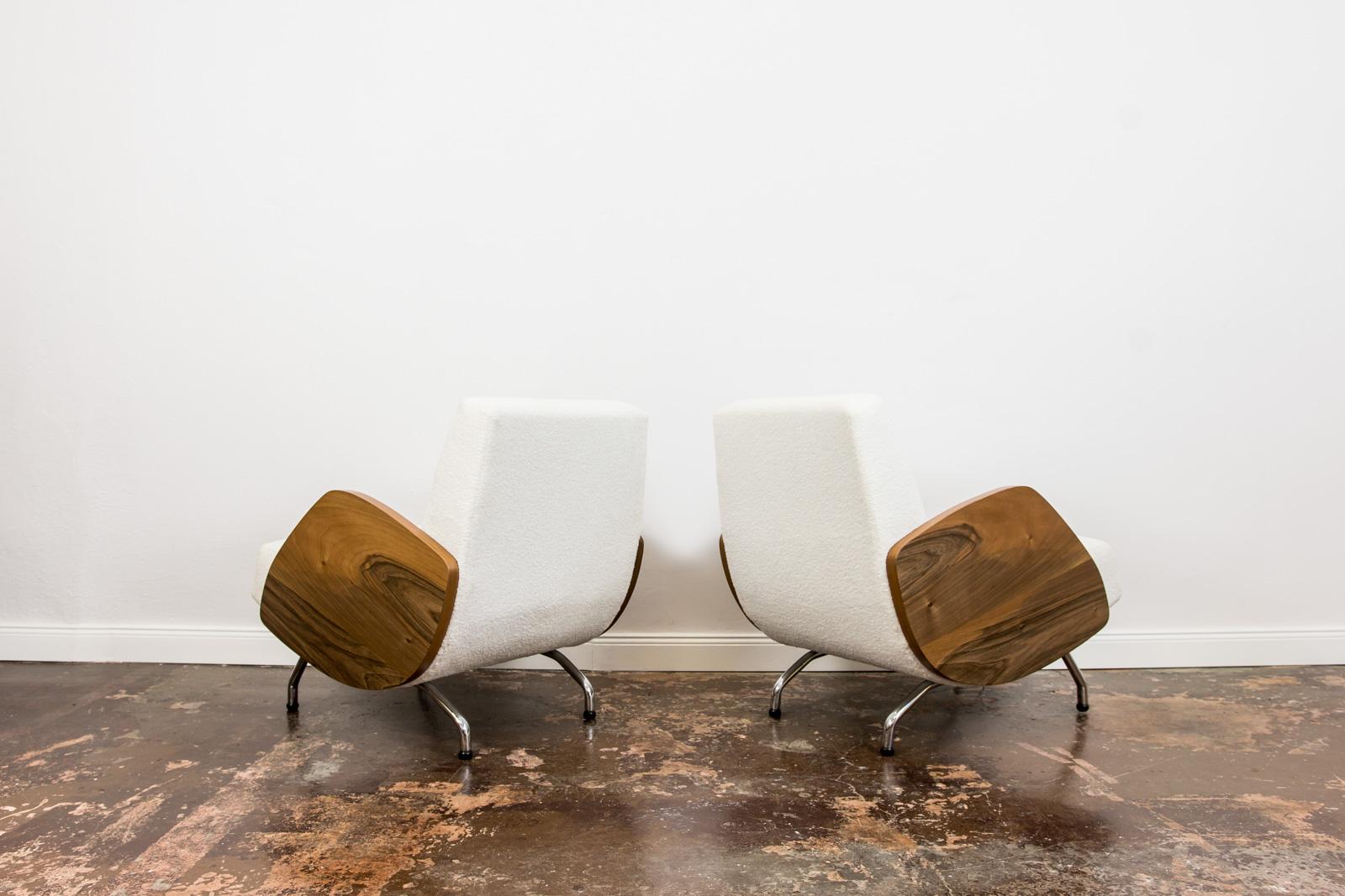 Metal Pair of White Bouclé Mid-Century Lounge Chairs 
