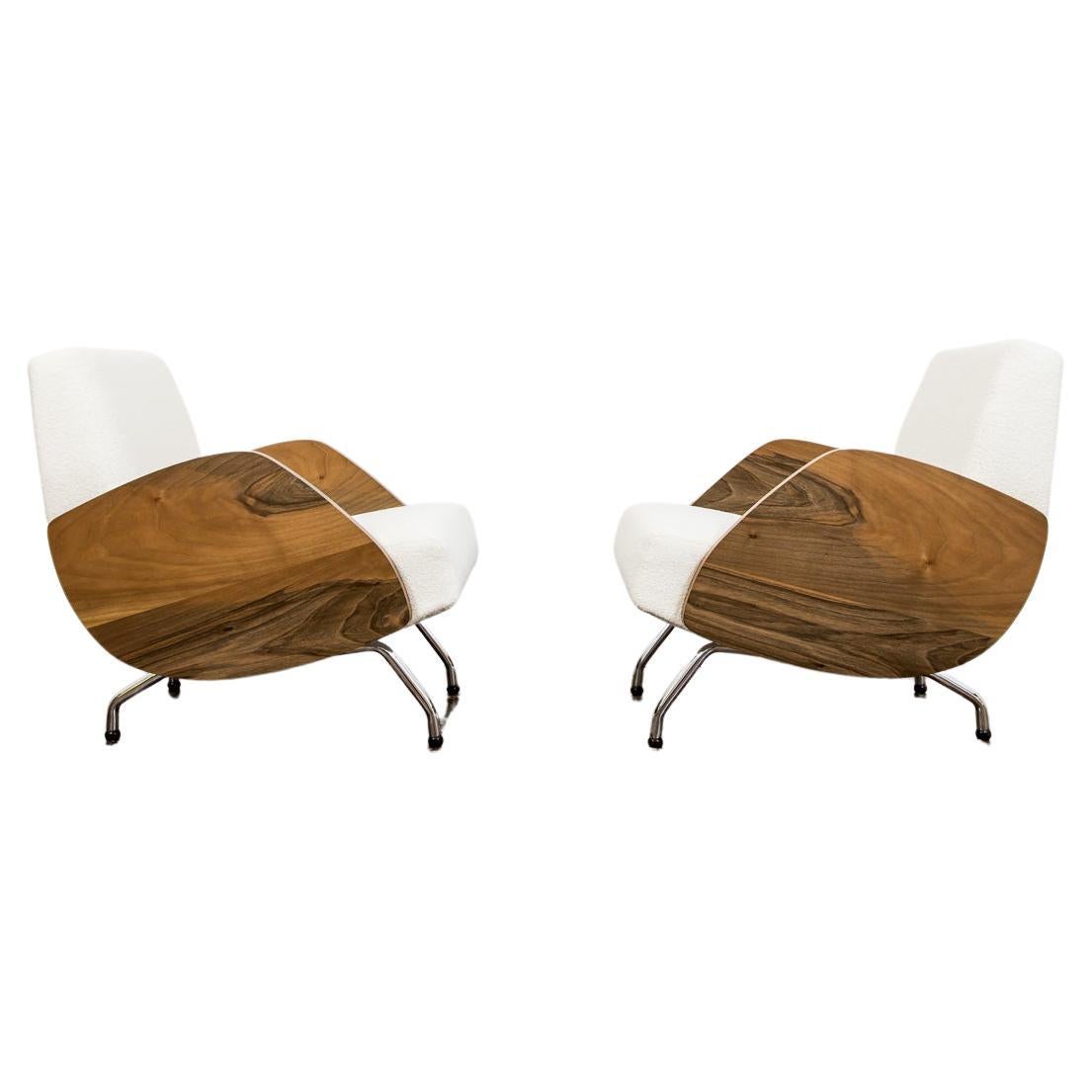 Pair of White Bouclé Mid-Century Lounge Chairs "360" by Janusz Różański, 1950's