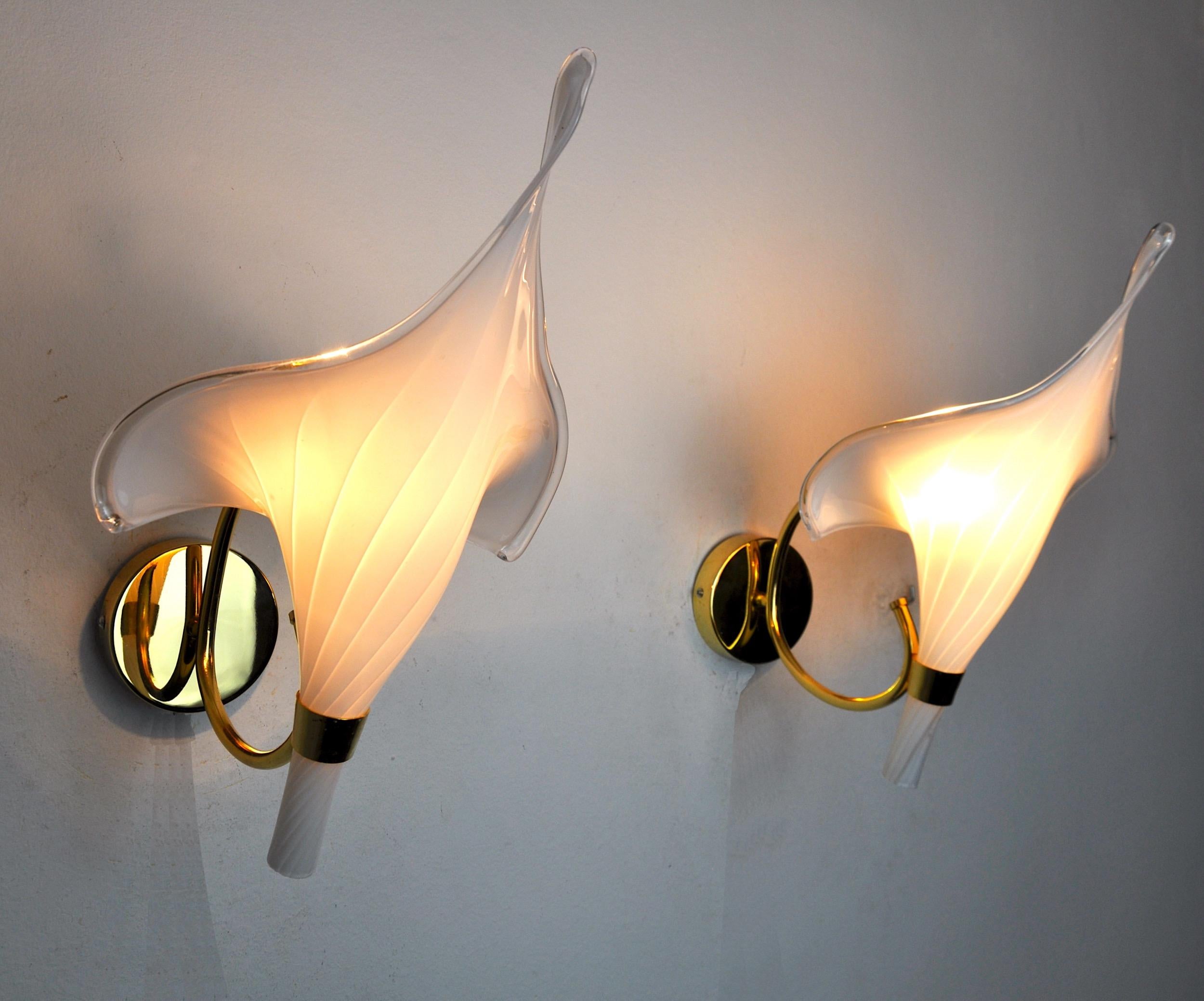 Late 20th Century Pair of White Calla Lily Sconces, Murano Glass, Italy, 1970 For Sale