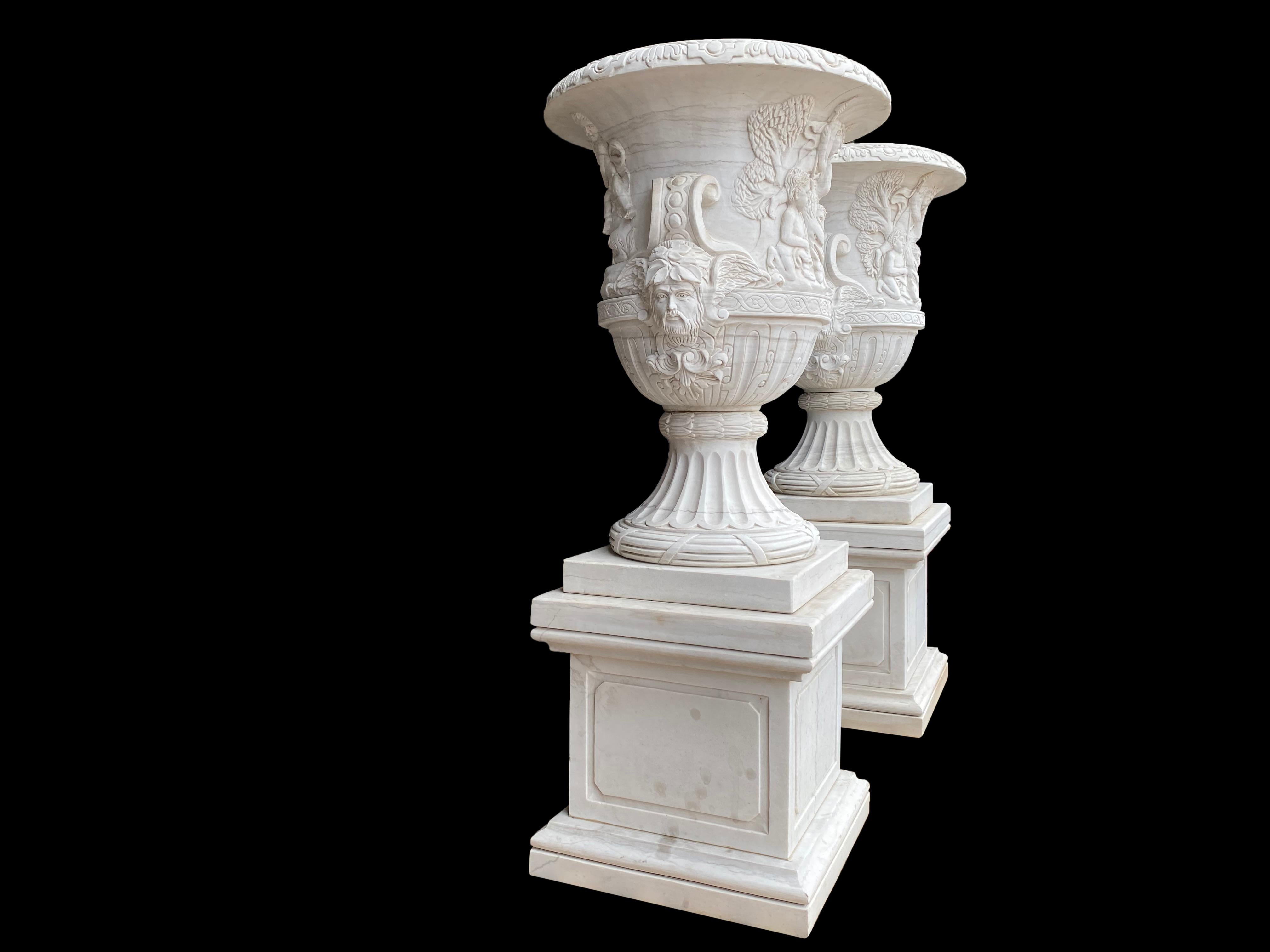 Pair of White Carrara Marble Campana-form Urns, 21st Century For Sale 1