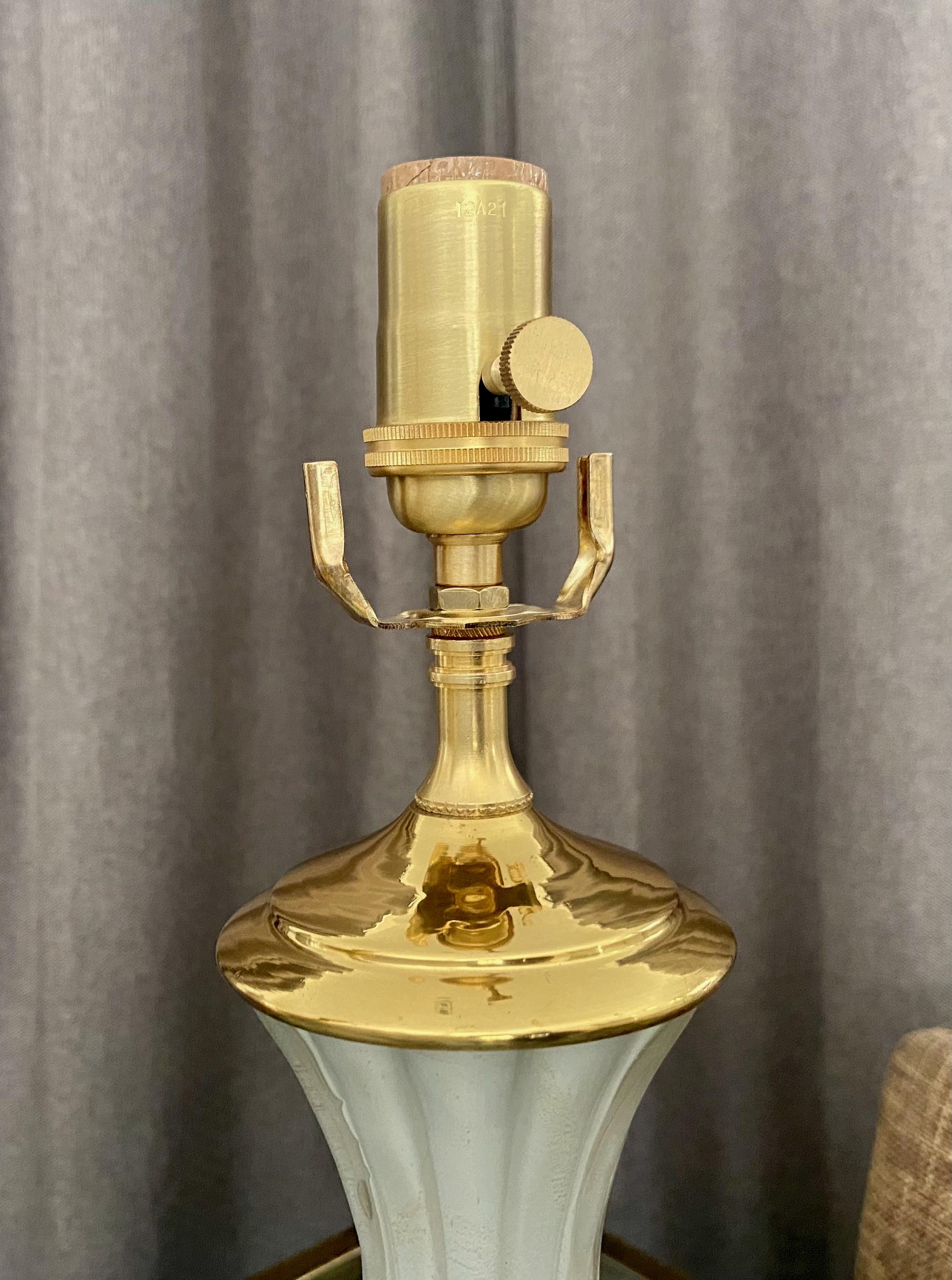 Paire de lampes de bureau en verre de Murano avec boîtier blanc en vente 2