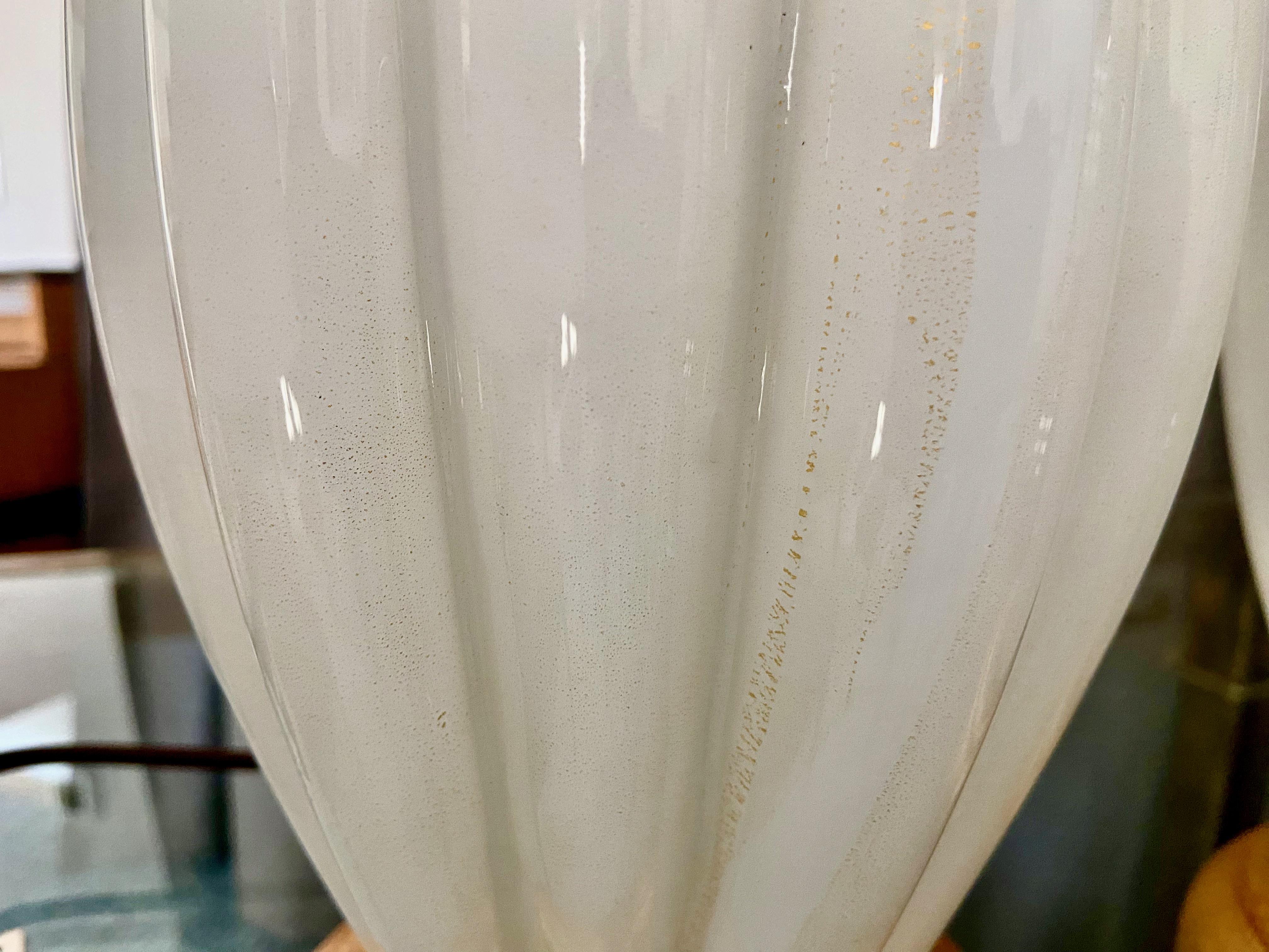 Paire de lampes de bureau en verre de Murano avec boîtier blanc en vente 3