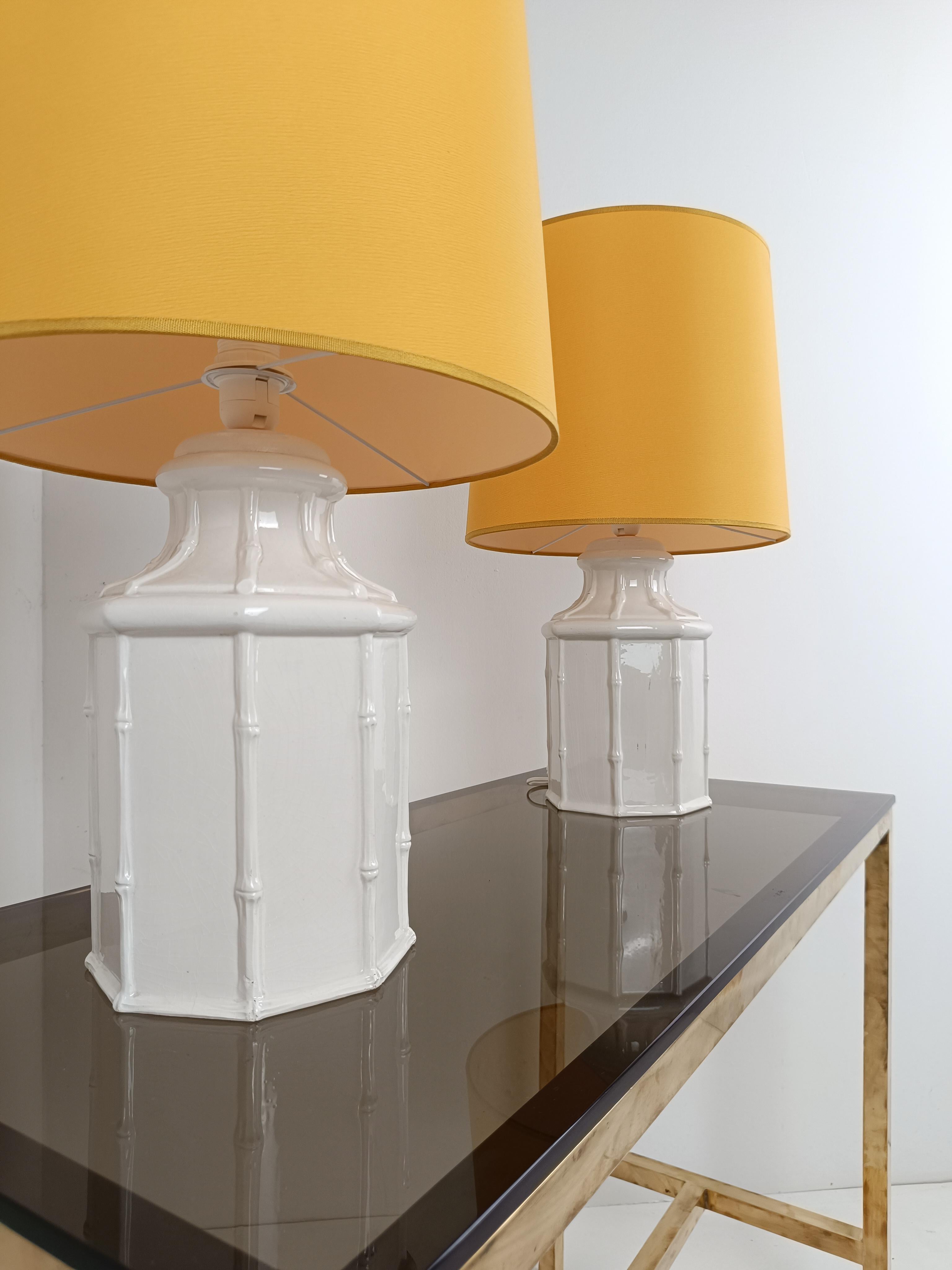 We offer for sale a stunning pair of vintage table lamps almost certainly Italian in origin but made in the iconic and sophisticated Chinese Chippendale style.
Characterized by clean lines, geometric shapes and decorations inspired by oriental