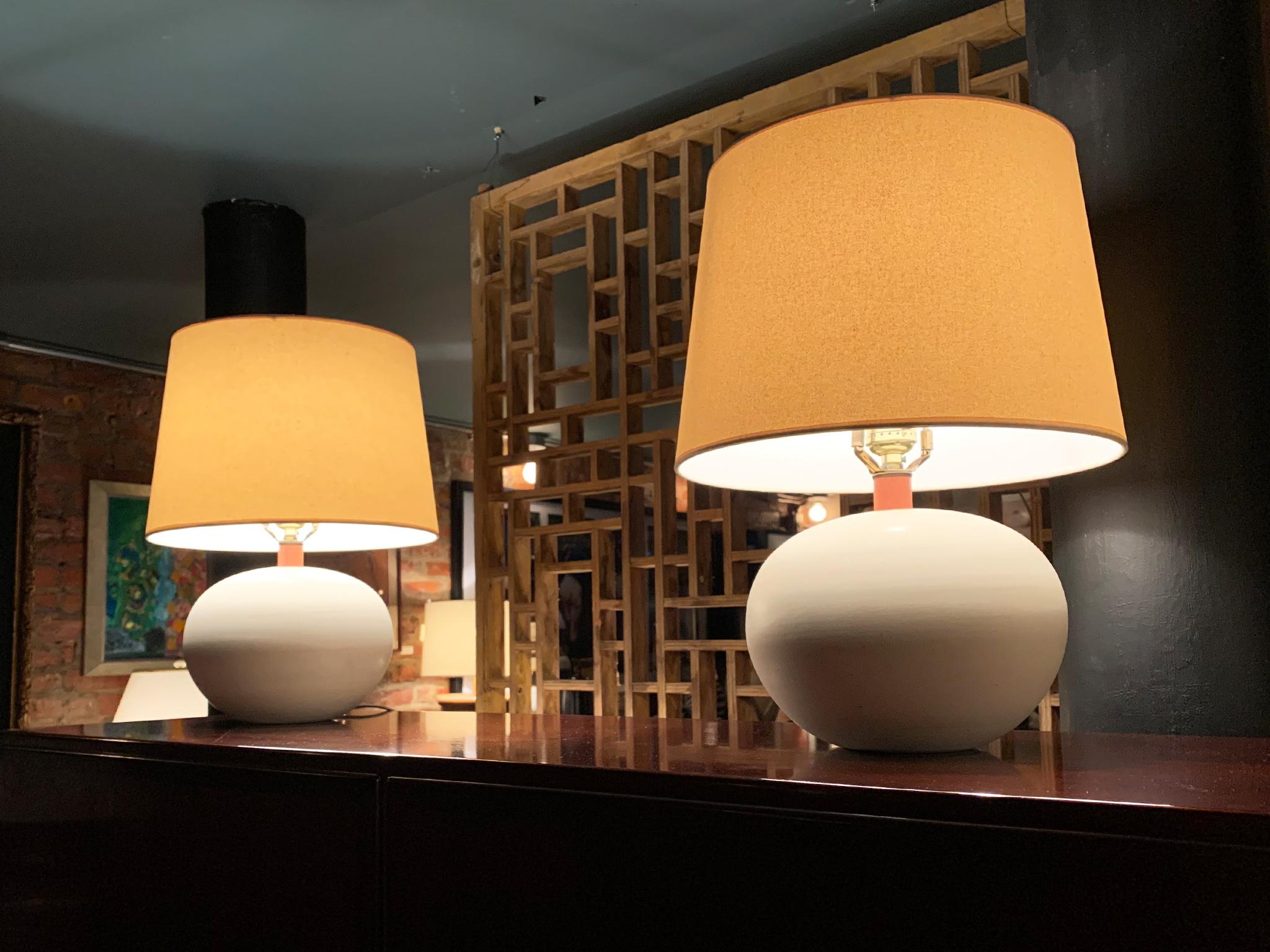 Mid-Century Modern Pair of White Ceramic Globe Table Lamps Attributed to George Scatchard