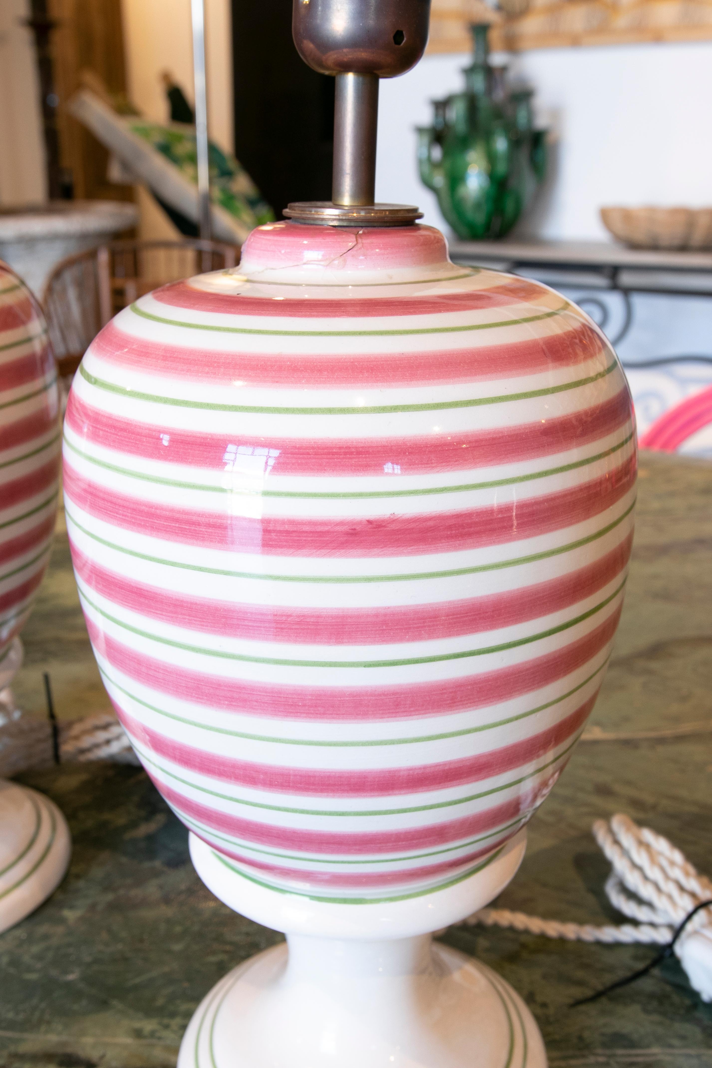Pair of White Ceramic Table Lamps with Handpainted Red and Green Stripes In Good Condition In Marbella, ES
