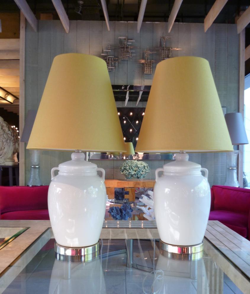 Mid-20th Century Pair of White Ceramic Urn Shaped Table Lamps, 1960s For Sale