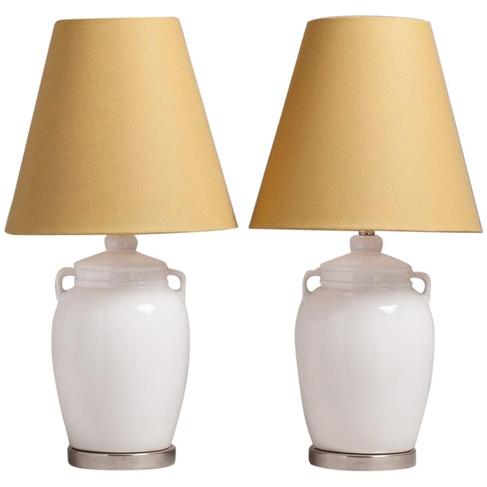 Pair of White Ceramic Urn Shaped Table Lamps, 1960s For Sale