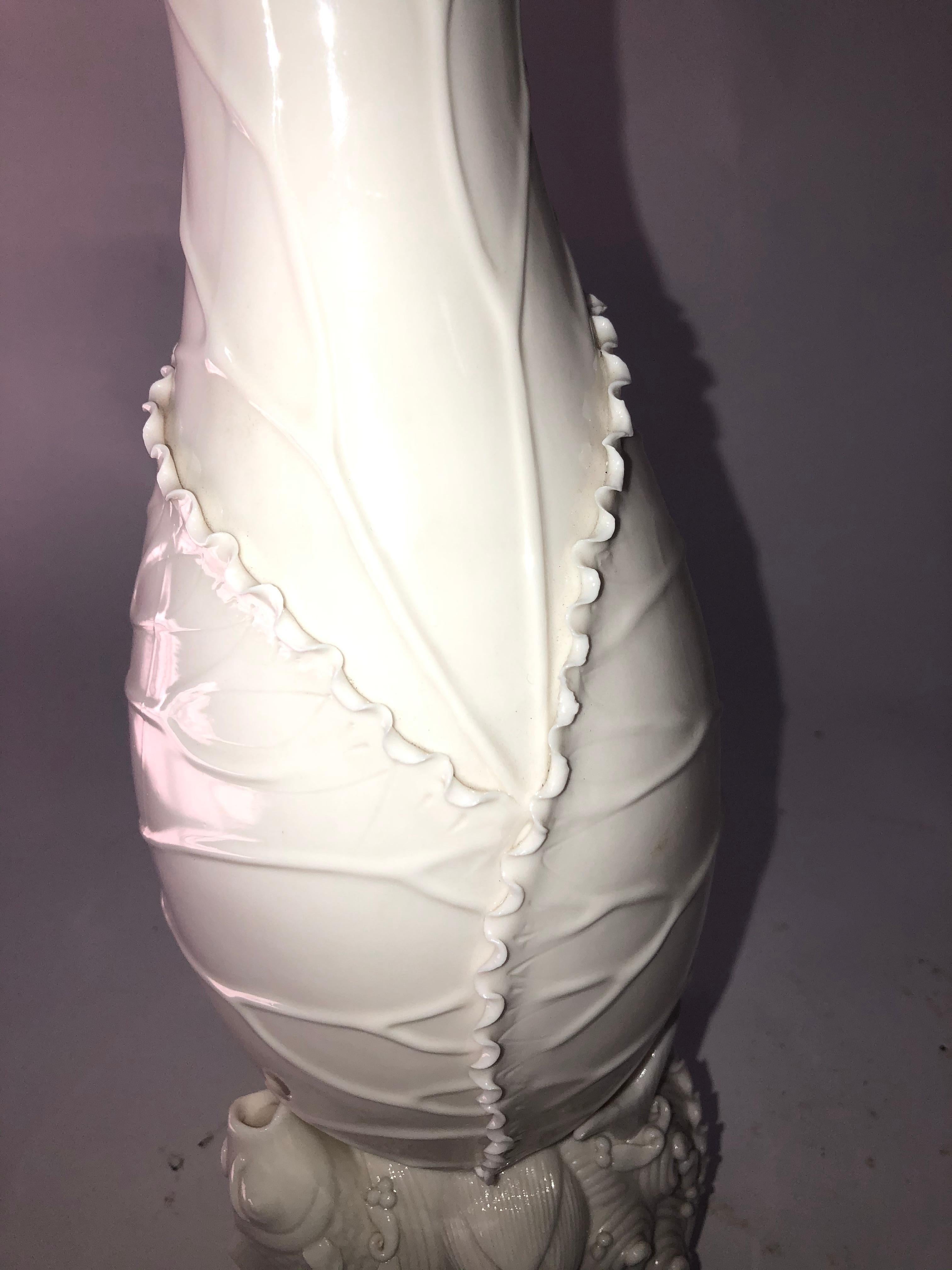 Pair of White Chinese Porcelain Vases In Excellent Condition In Dallas, TX