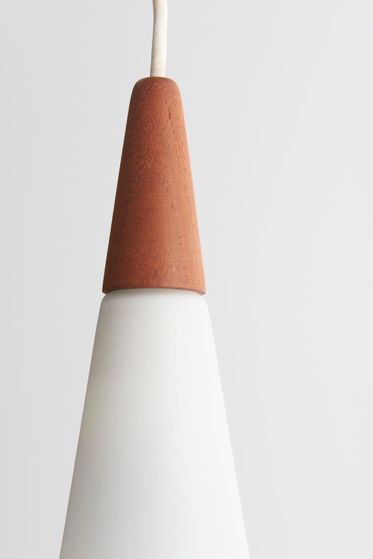 Coppia di ciondoli a cono di colore bianco di Holmegaard In condizioni buone a Antwerpen, BE