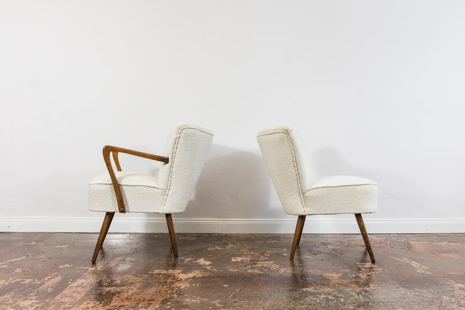 Fabric Pair of White Cream Bouclé Cocktail Chairs, 1950s For Sale