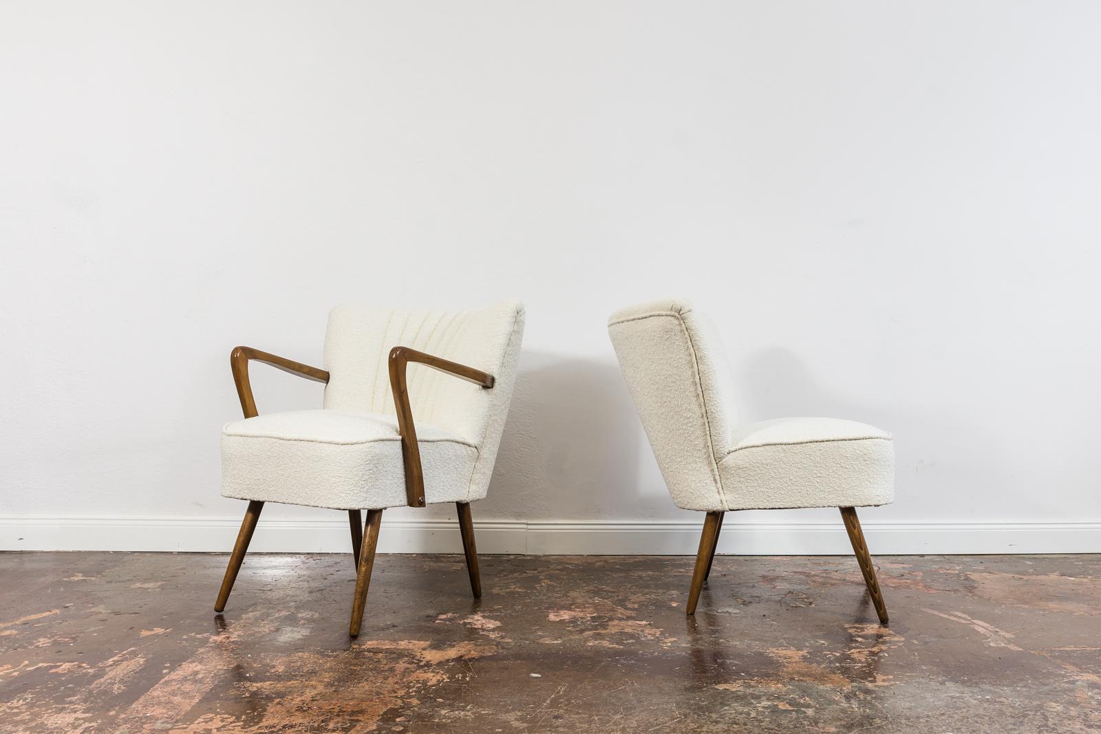 Pair of White Cream Bouclé Cocktail Chairs, 1950s For Sale 1