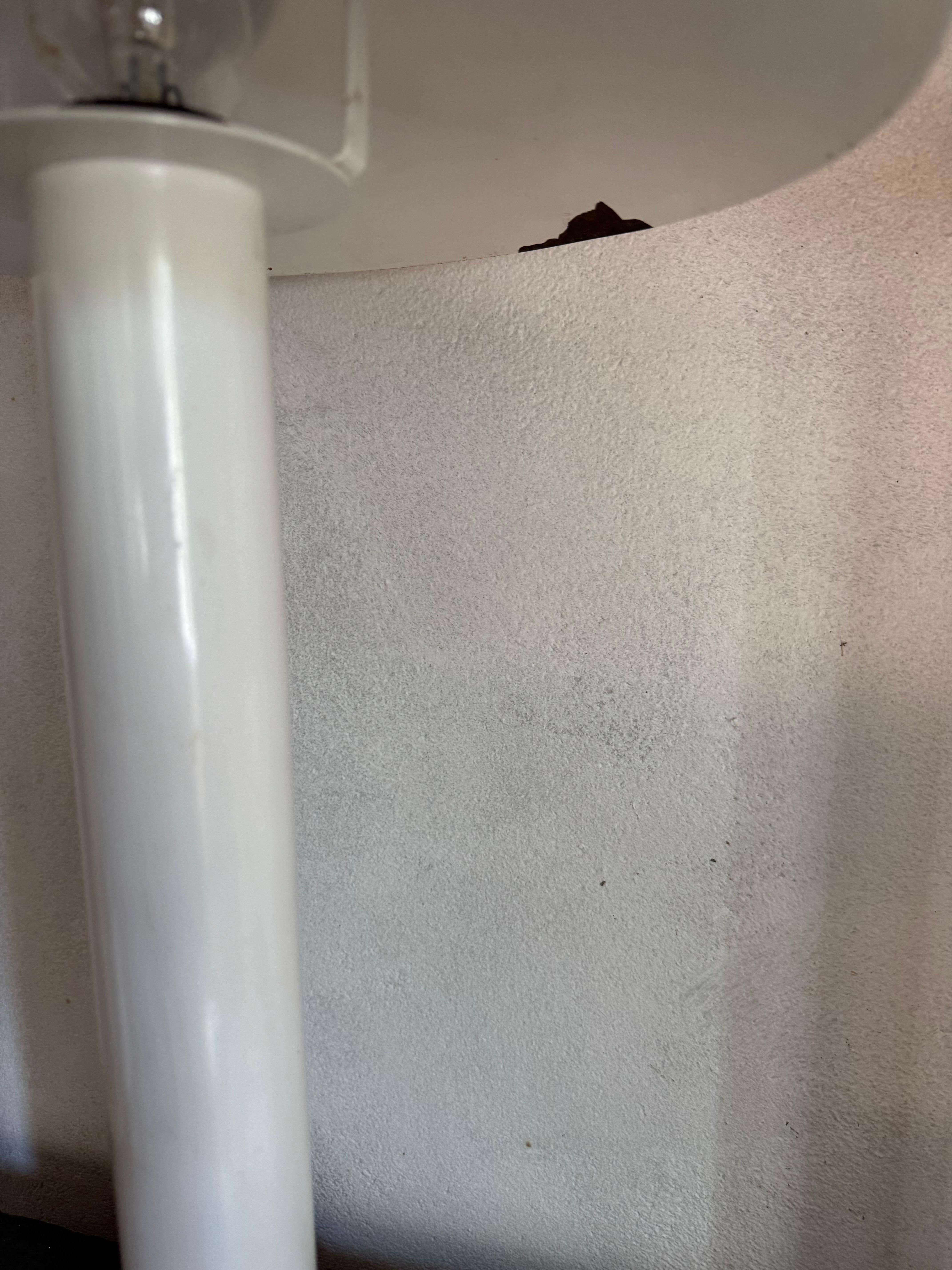 Danois Paire de lampes blanches danoises par Lyfa c.1970's en vente