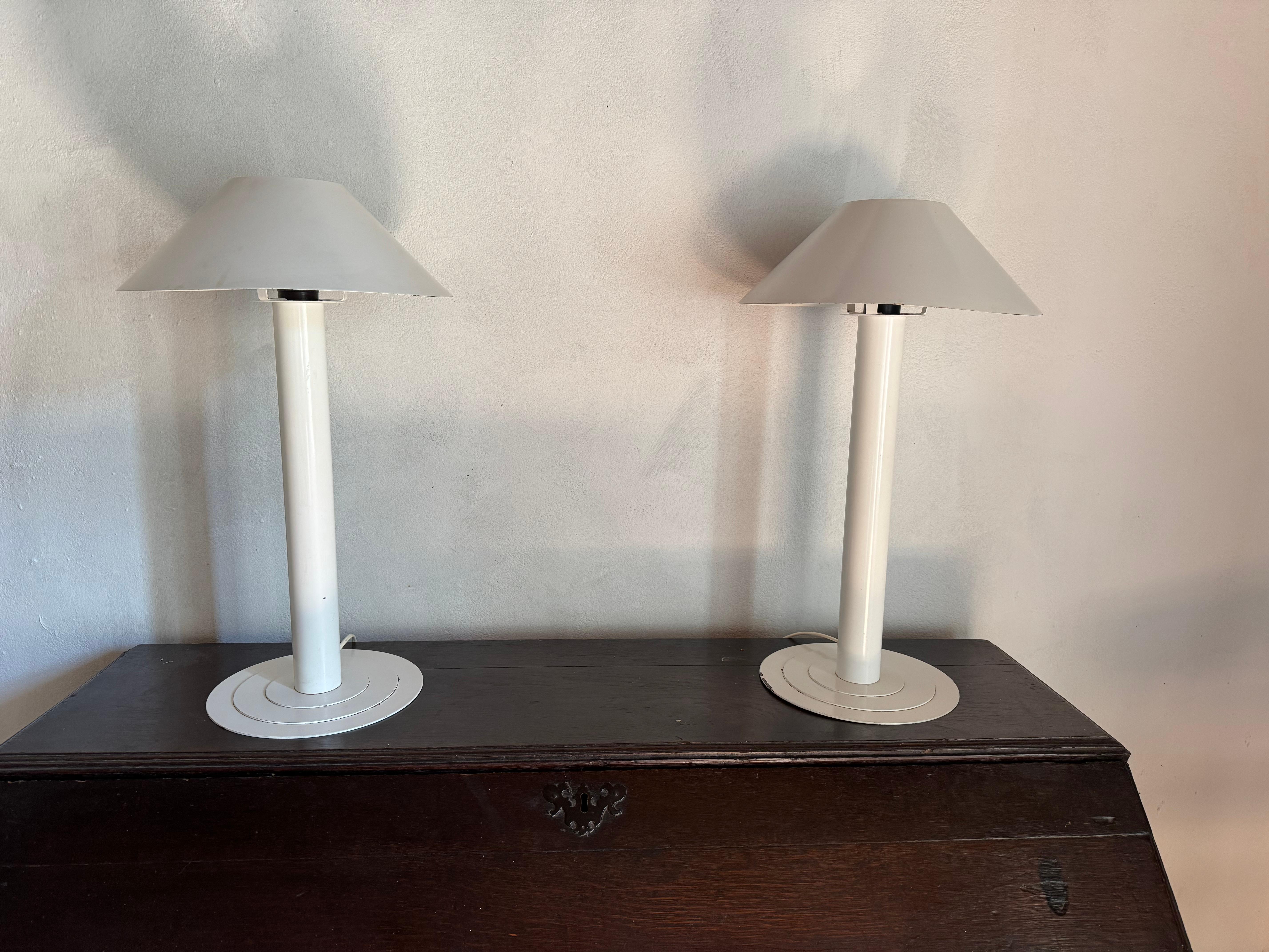 20ième siècle Paire de lampes blanches danoises par Lyfa c.1970's en vente