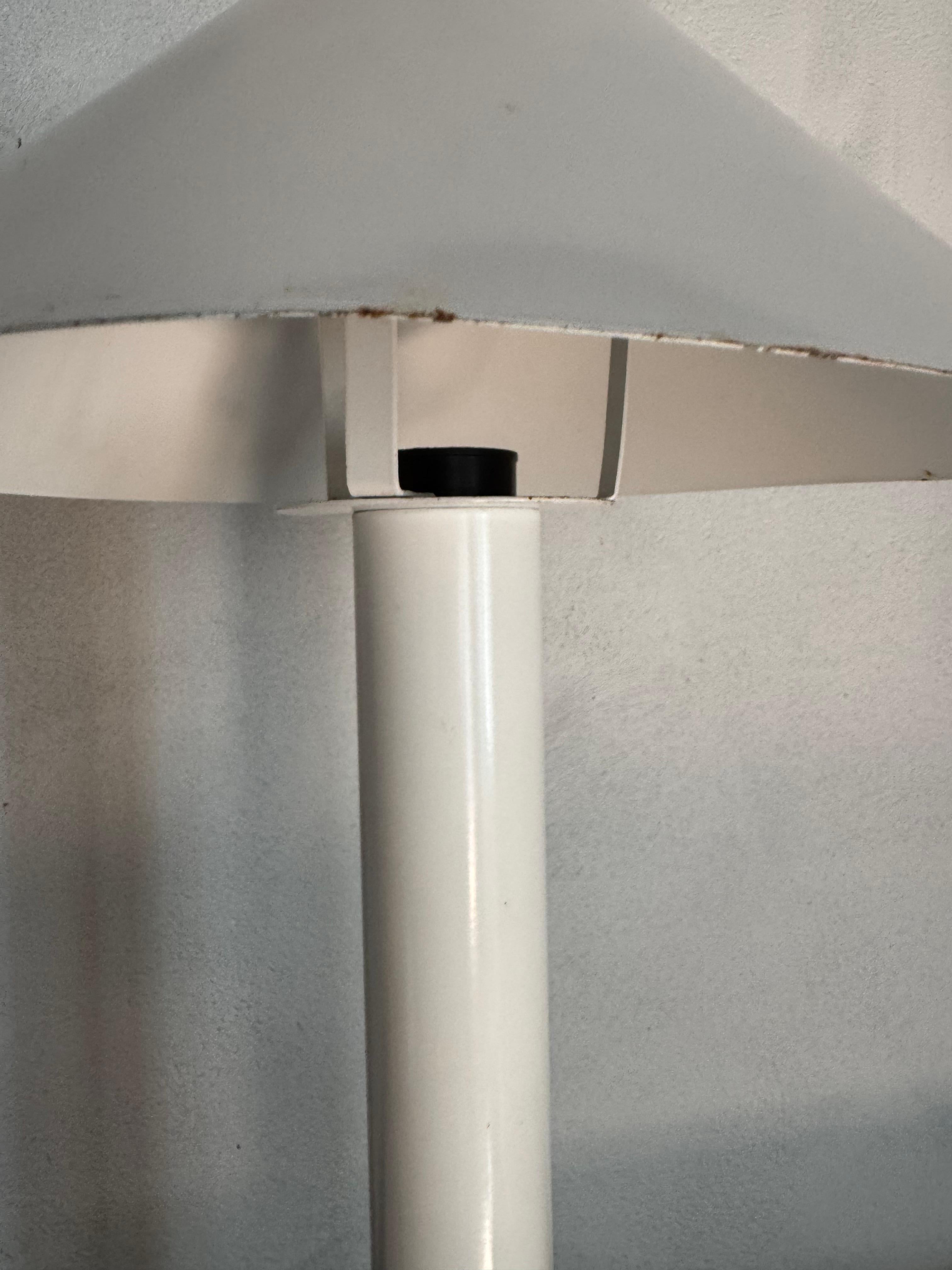 Métal Paire de lampes blanches danoises par Lyfa c.1970's en vente