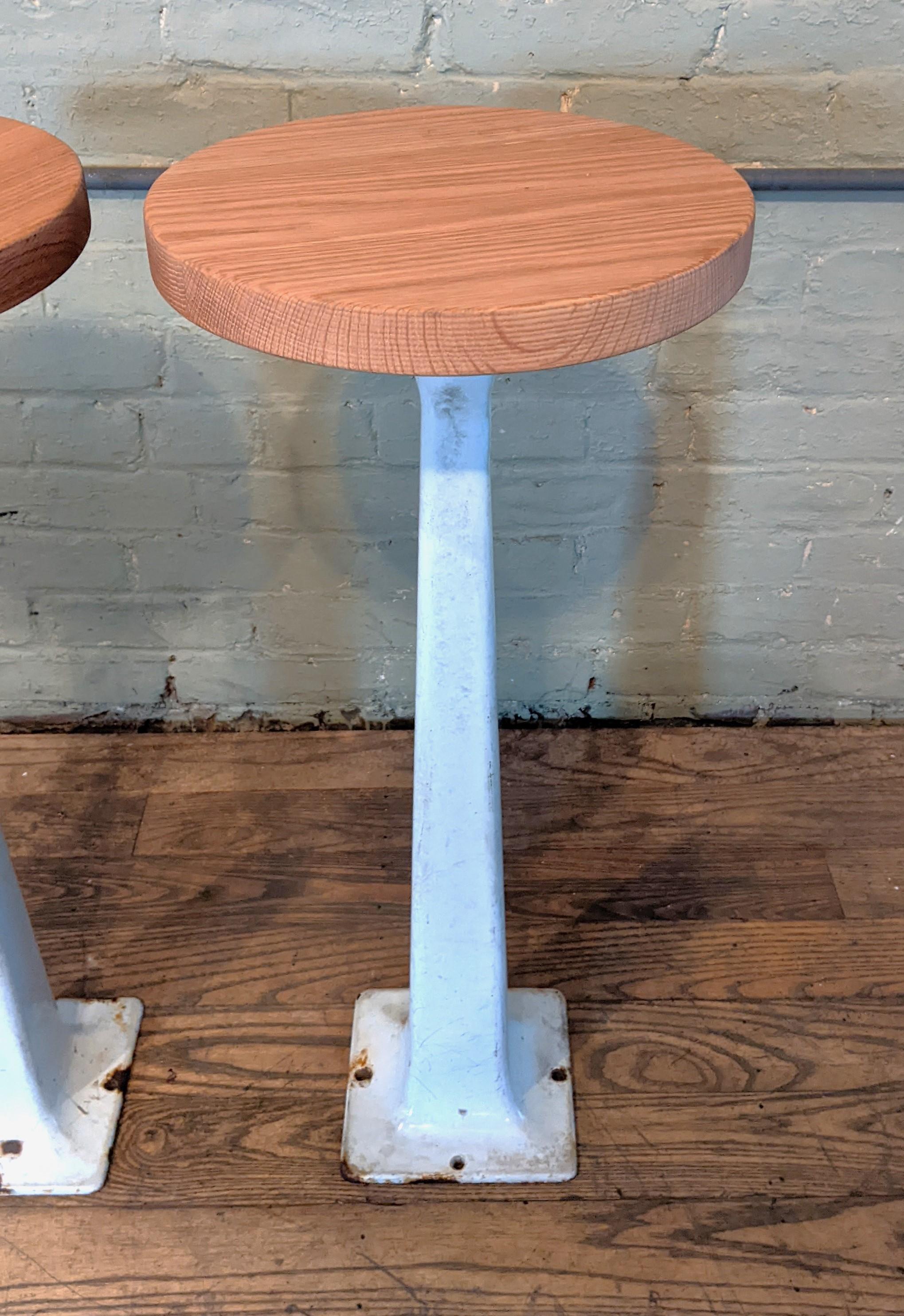 Pair of White Diner Counter Stools In Good Condition For Sale In Oakville, CT