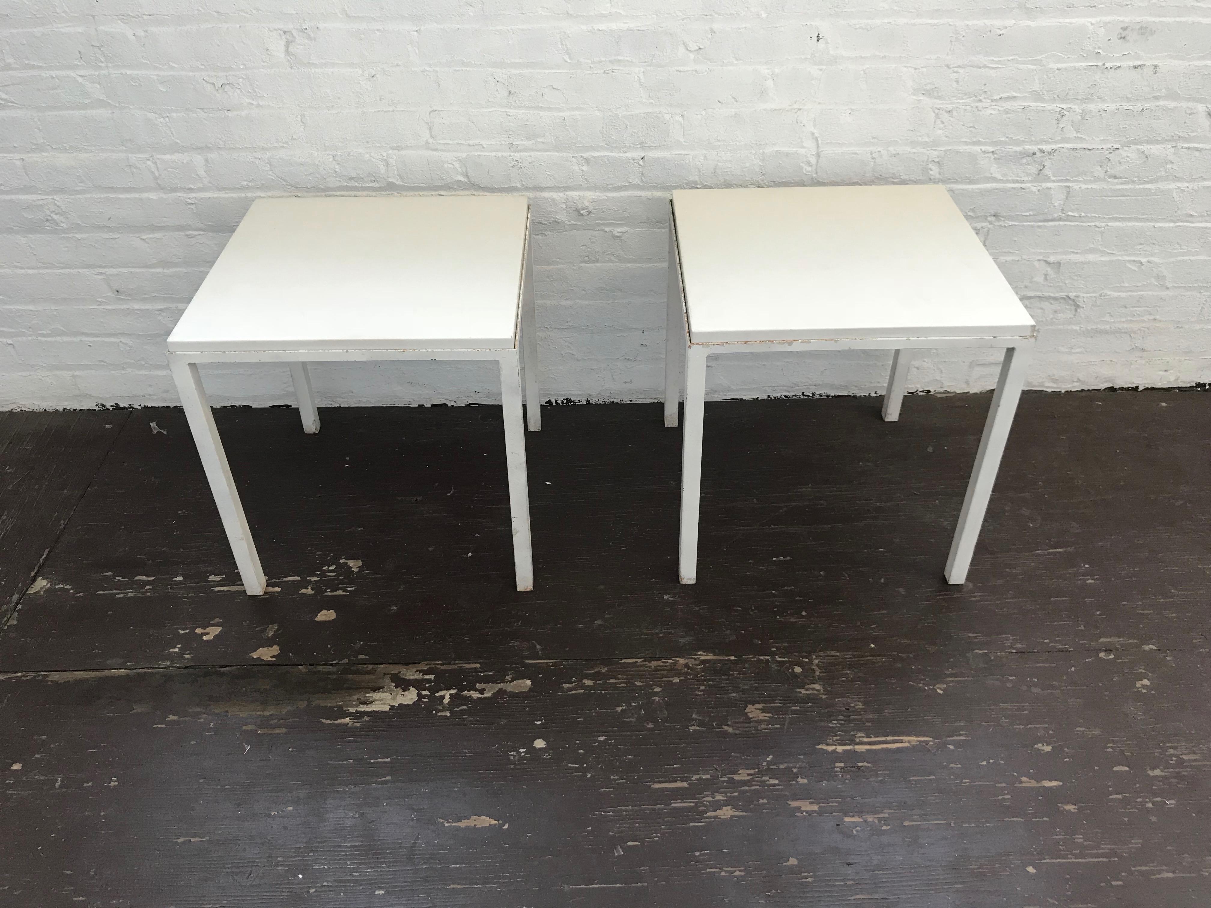 Mid-Century Modern Pair of White Enameled Metal and Granite Side Tables, USA, circa 1955 For Sale