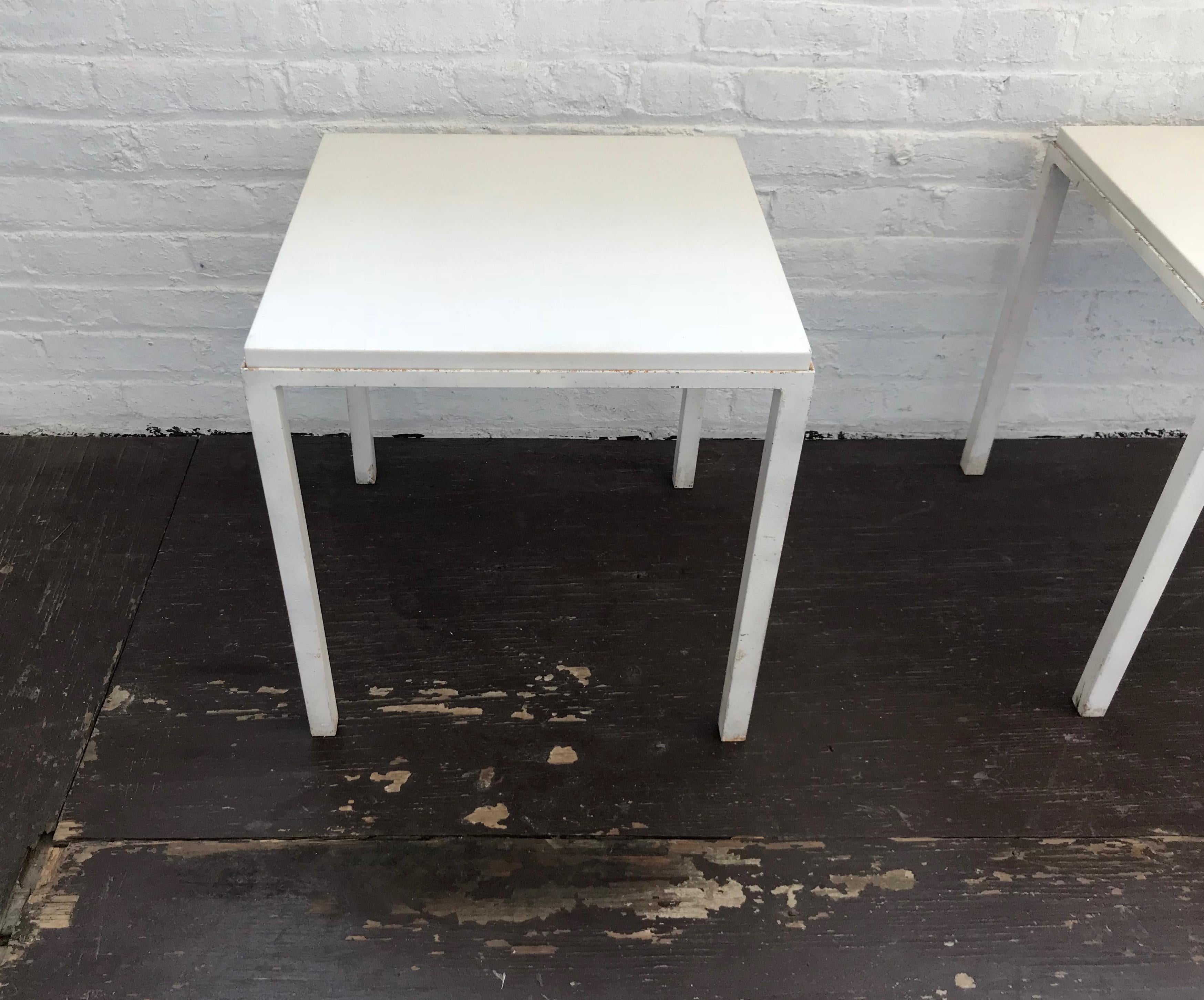 Pair of White Enameled Metal and Granite Side Tables, USA, circa 1955 For Sale 1