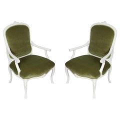 Coppia di poltrone in finto bois bianco con tappezzeria verde