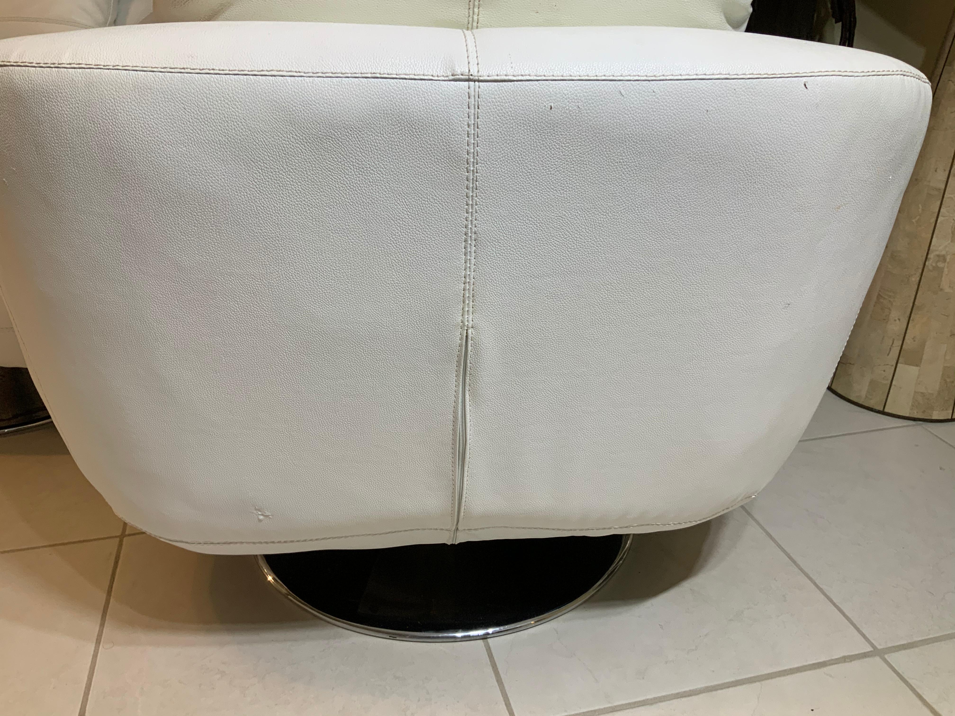 Pair of White Faux Leather Swivel Chairs 1