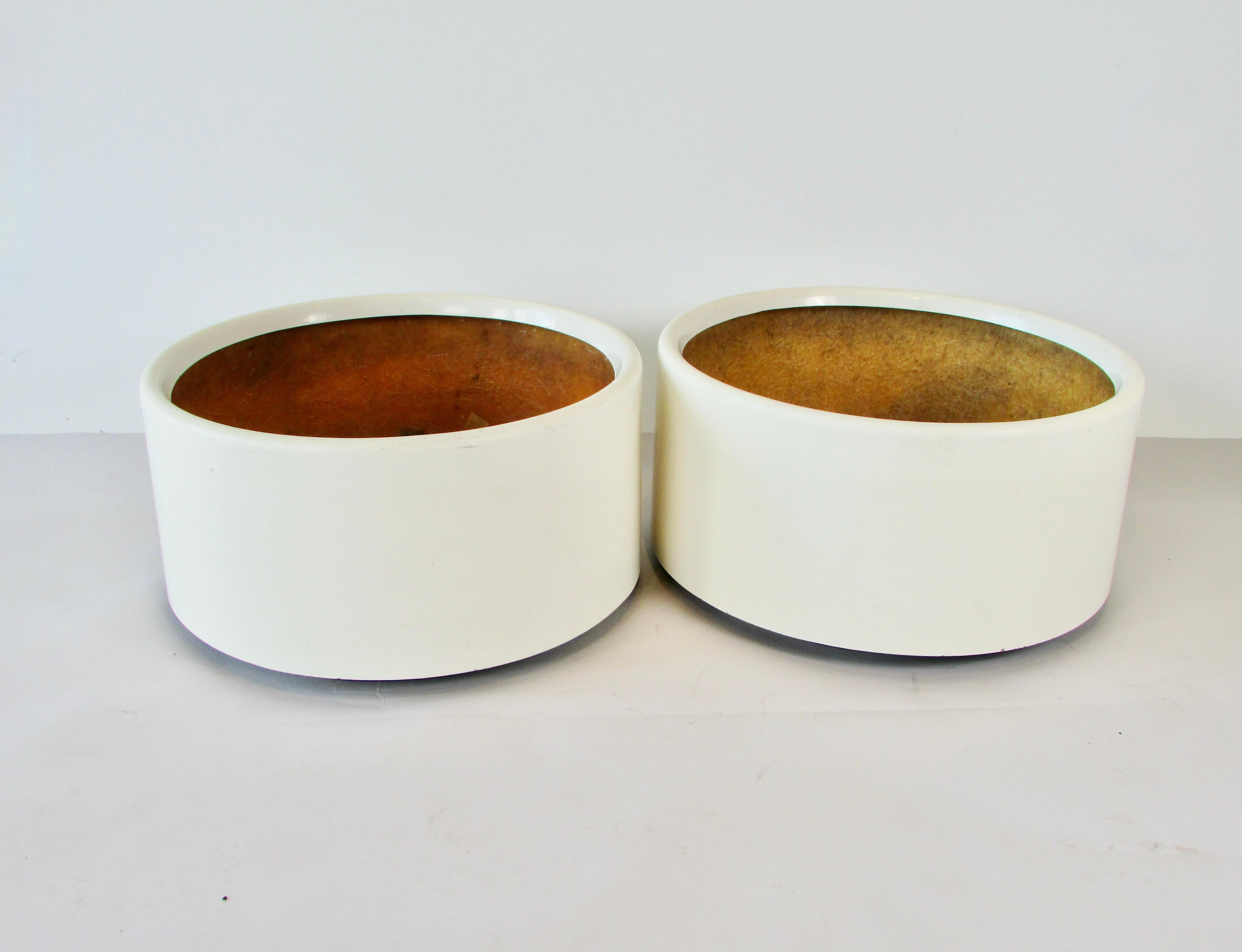 American Pair of White Fiberglass Planter Pots Attributed to Habitat For Sale