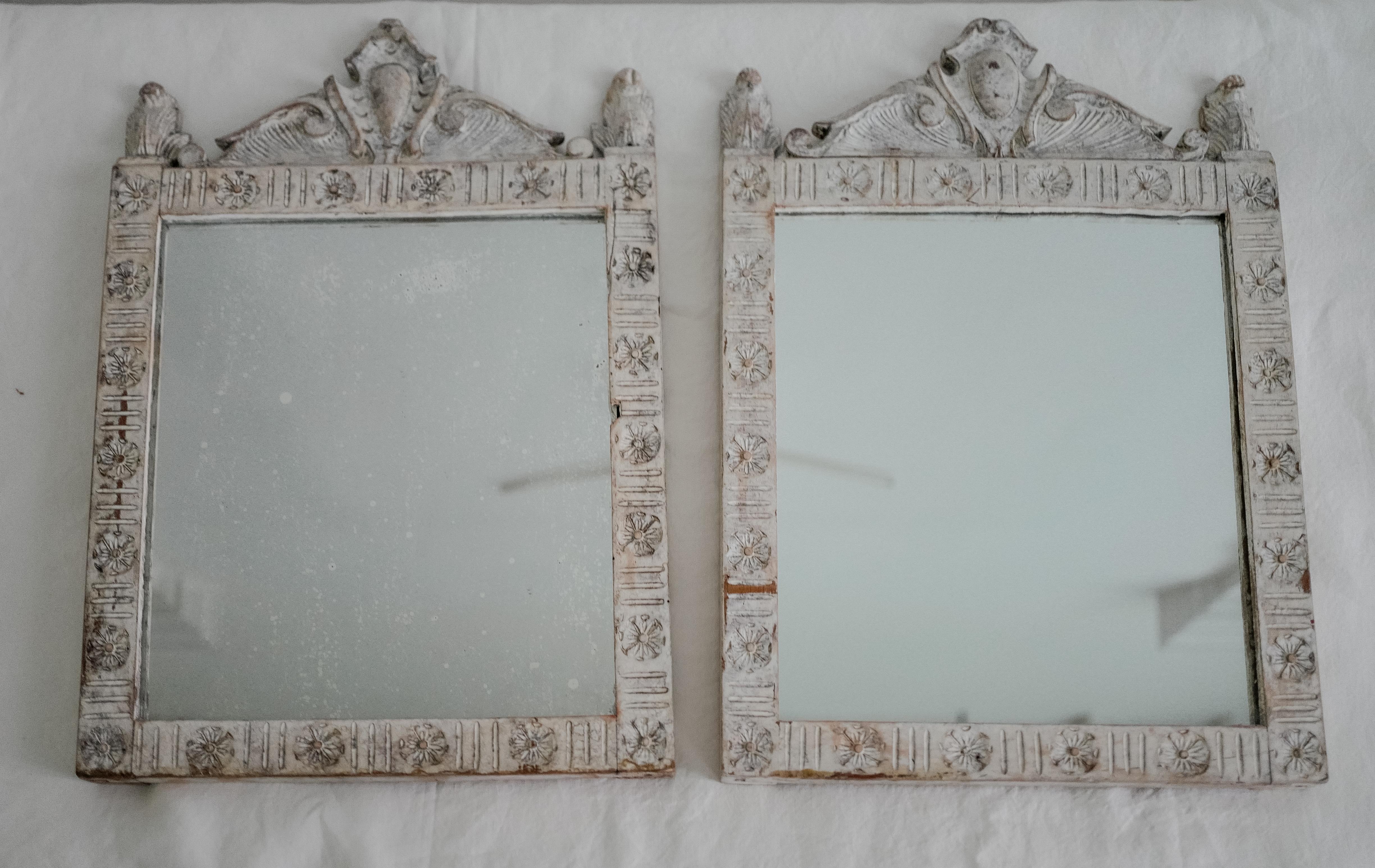 Pair of White Firenze Painted Giltwood Mirrors circa 18th Century For Sale 7