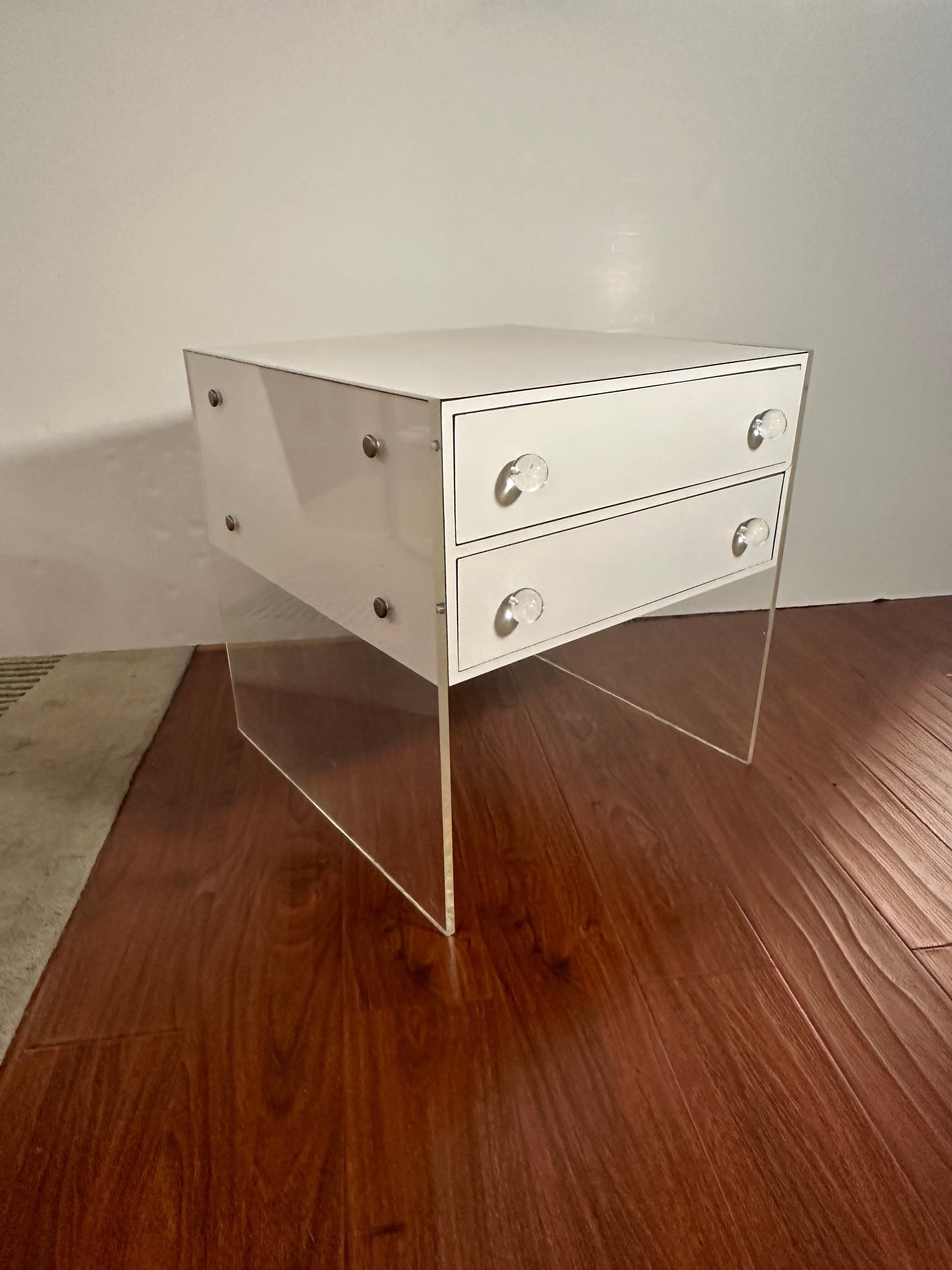 Modern Pair of White Formica and Lucite Side Tables For Sale