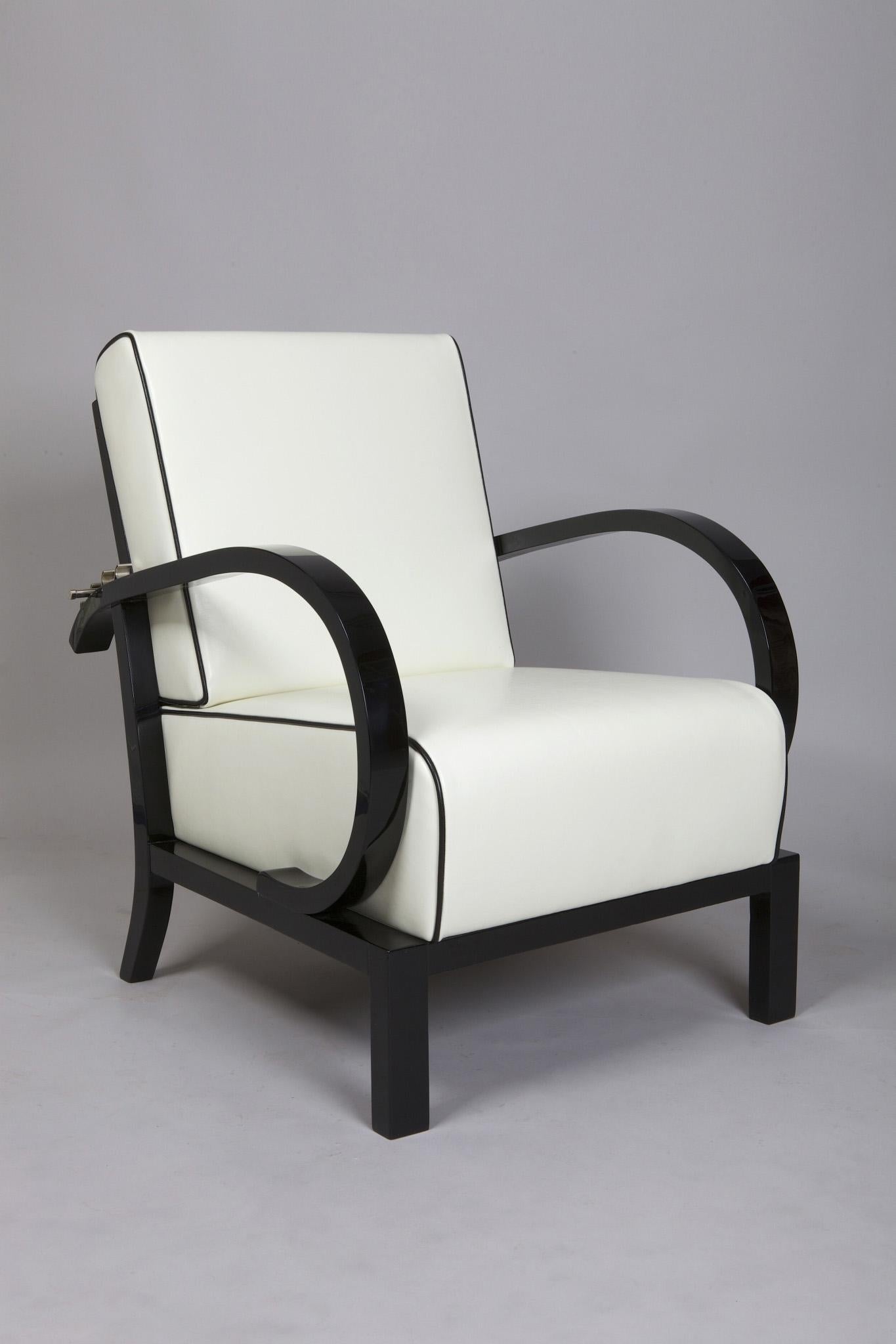 Leather Pair of White Functionalism Armchairs from Czechoslovakia by Jindrich Halabala For Sale