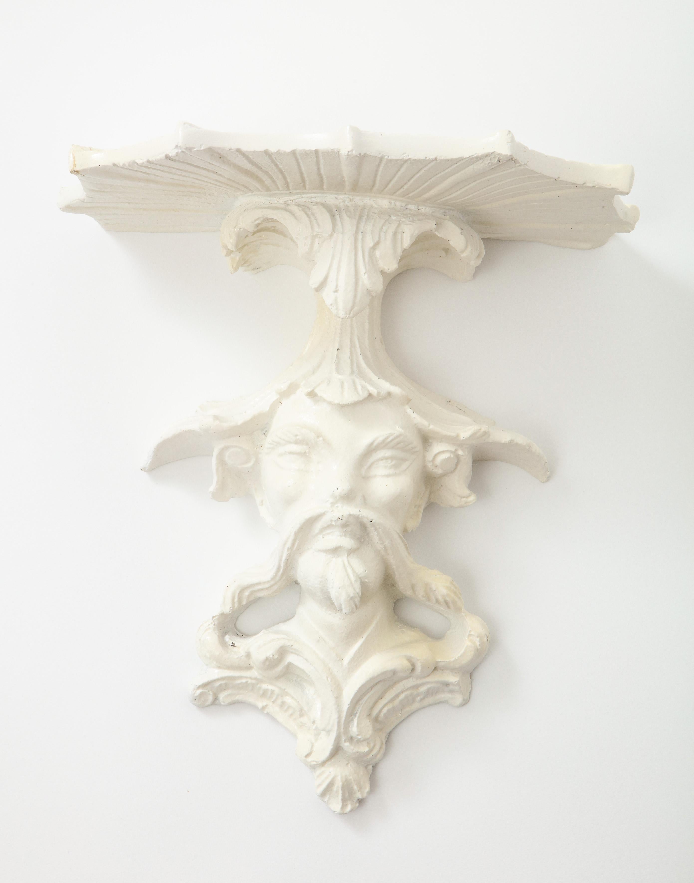 Pair of White Gessoed Chinoiserie Wall Brackets In Good Condition In New York, NY