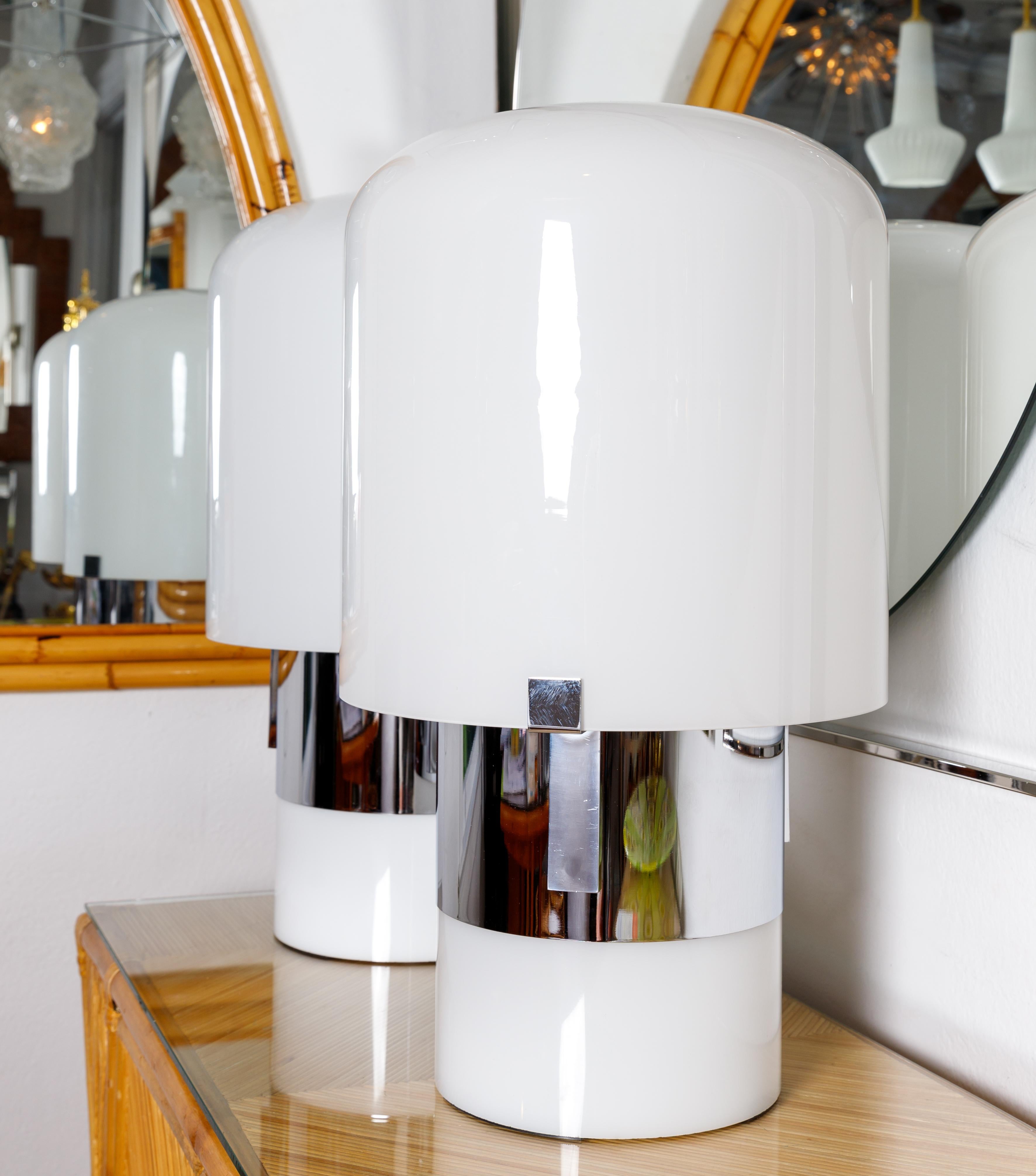 Pair of White Glass, Chrome & Lucite Cylindrical Table Lamps with Interior Light In Good Condition For Sale In Bridgehampton, NY