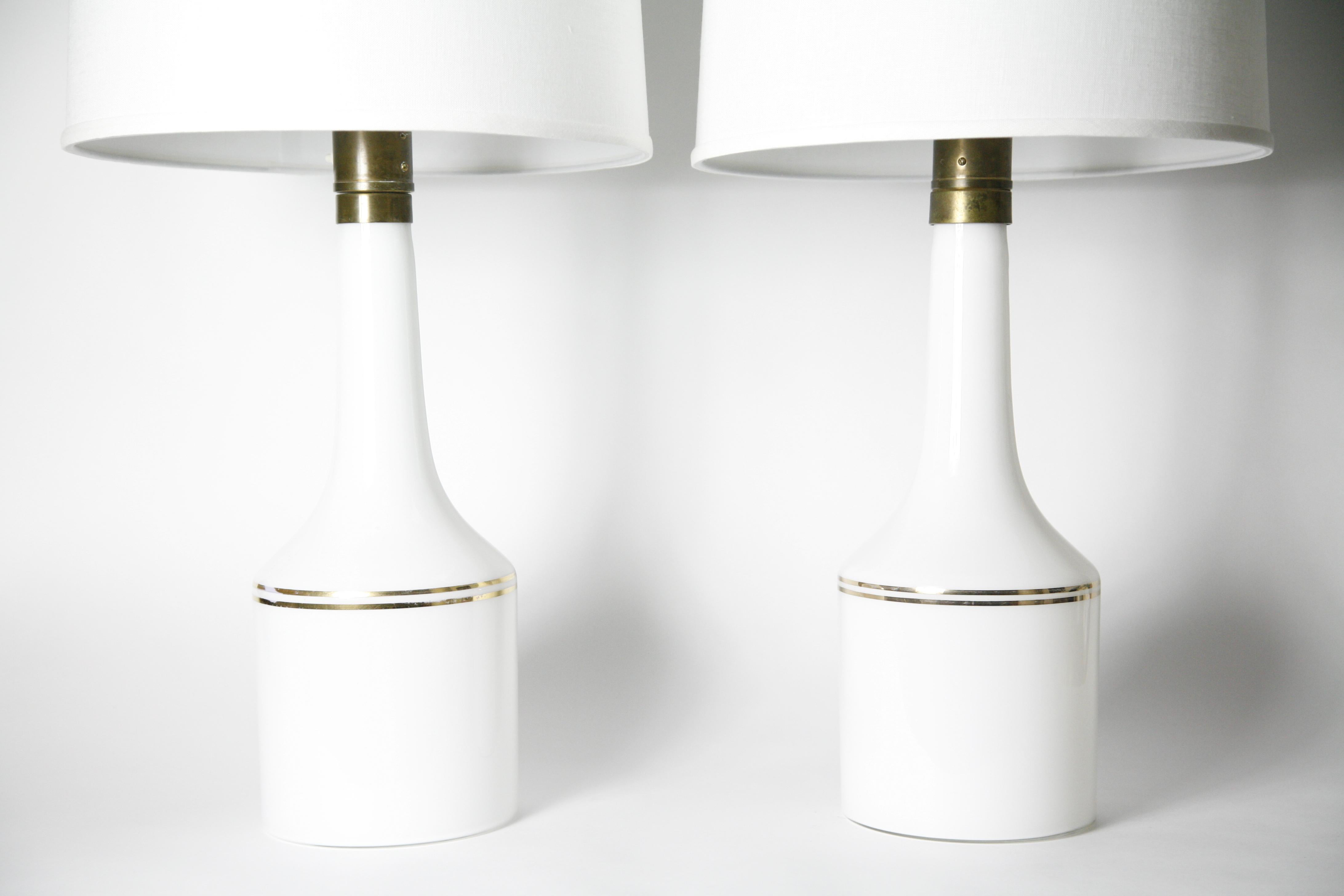 20th Century Pair of white Swedish Luxus Glass Lamps with a Gold Stripe, Sweden, 1950